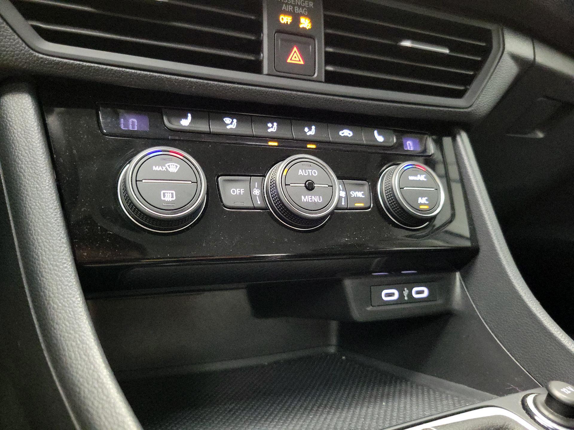 Thumbnail: 2024 Volkswagen Jetta - 16