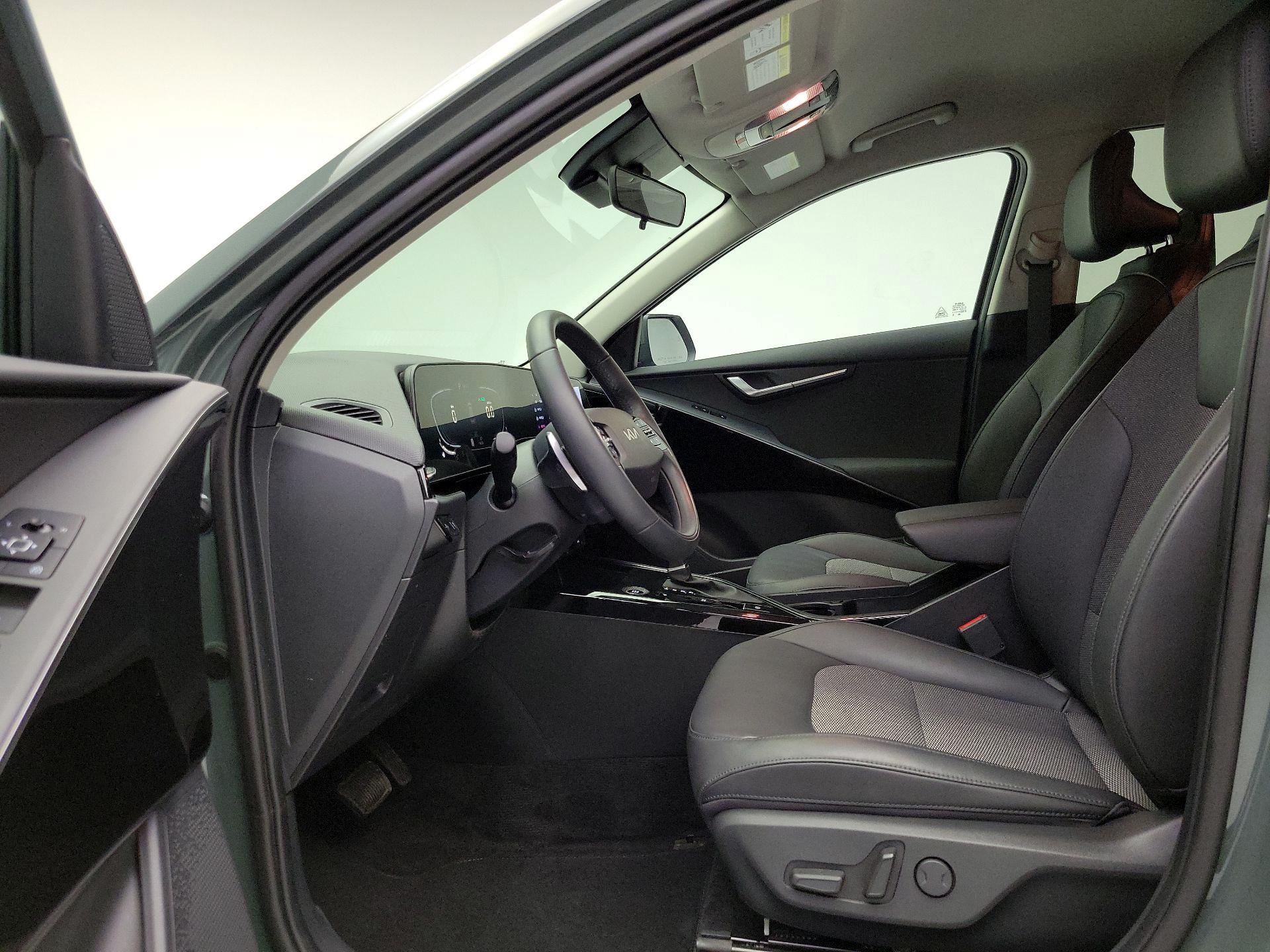 Thumbnail: 2024 Kia Niro - 11