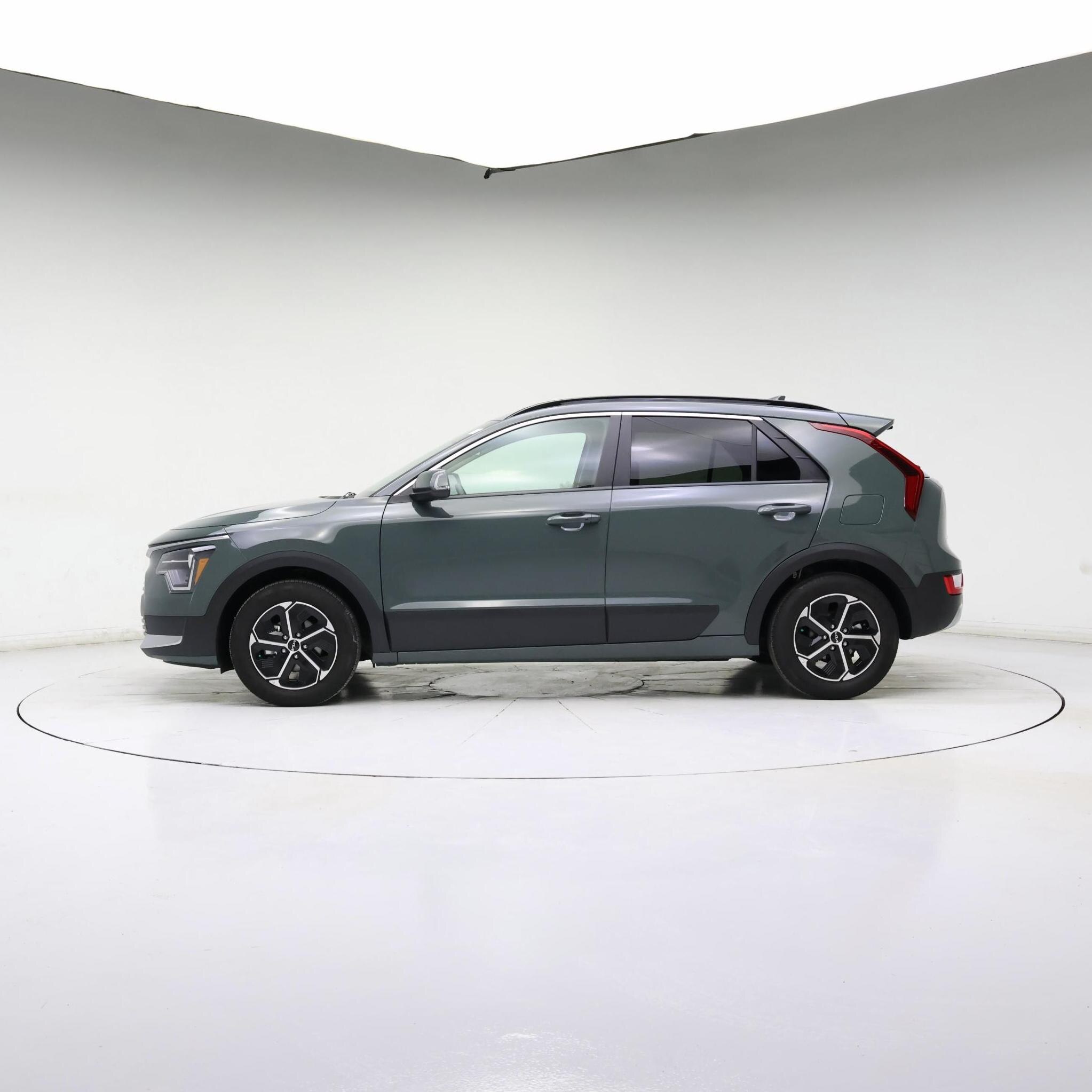 Thumbnail: 2024 Kia Niro - 3