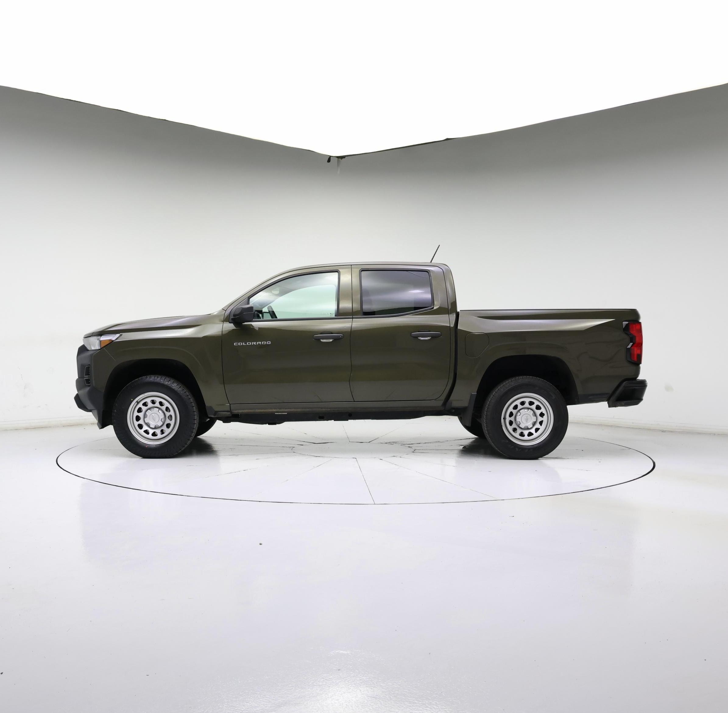 Thumbnail: 2023 Chevrolet Colorado - 3