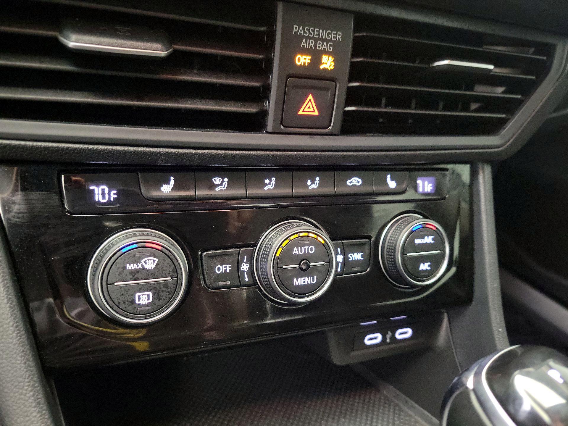 Thumbnail: 2024 Volkswagen Jetta - 16