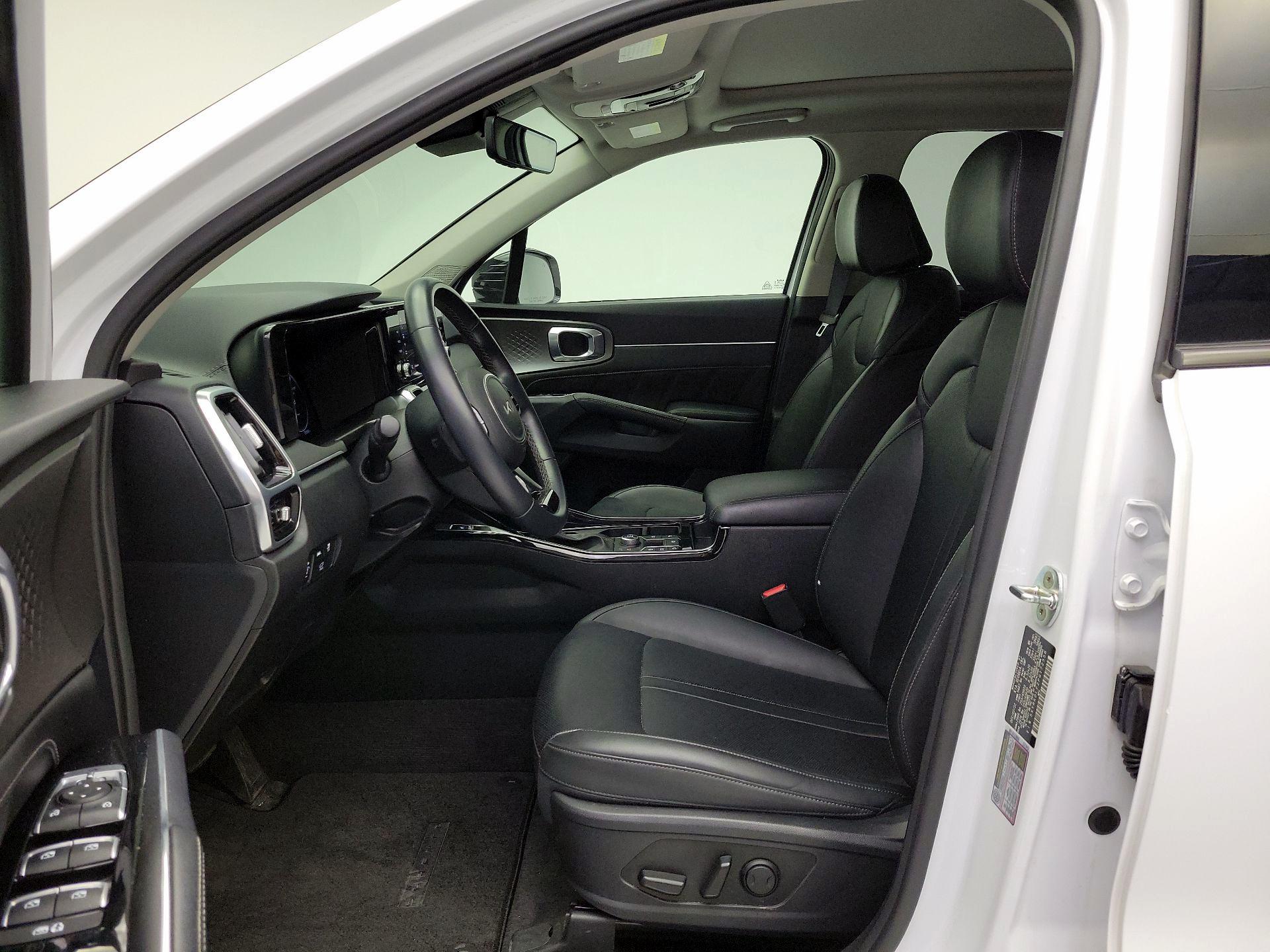 Thumbnail: 2023 Kia Sorento - 11