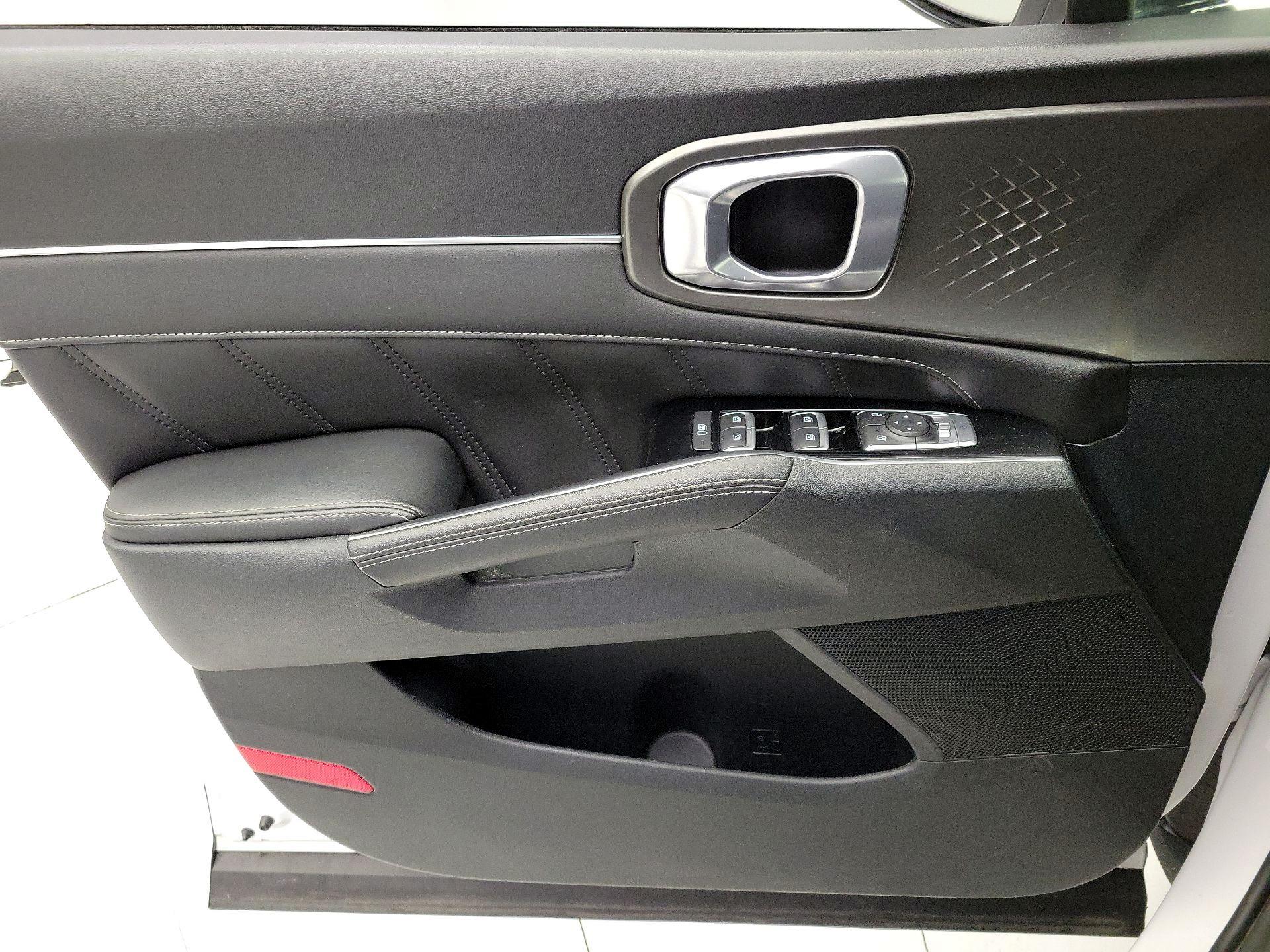 Thumbnail: 2023 Kia Sorento - 12