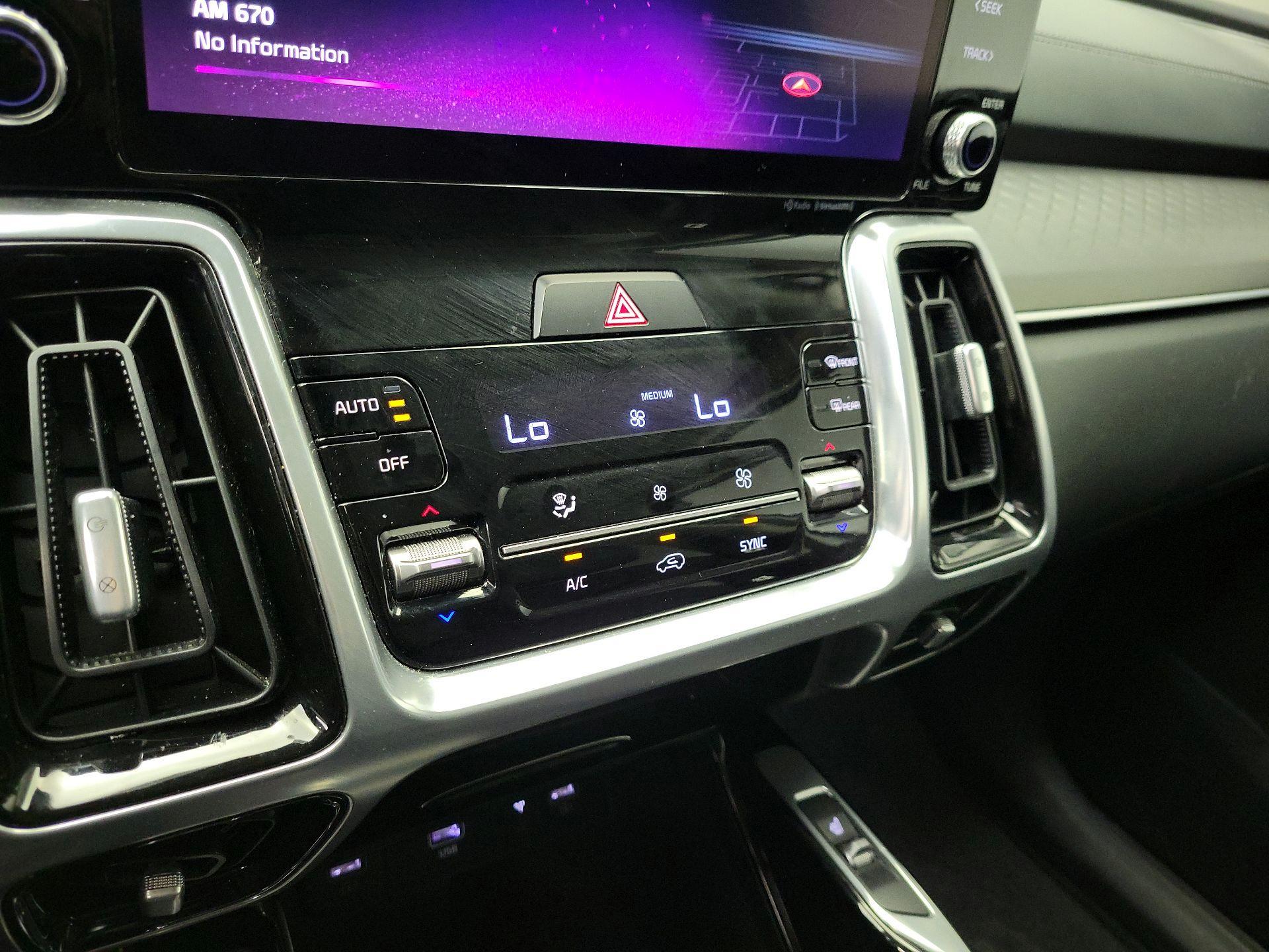 Thumbnail: 2023 Kia Sorento - 16