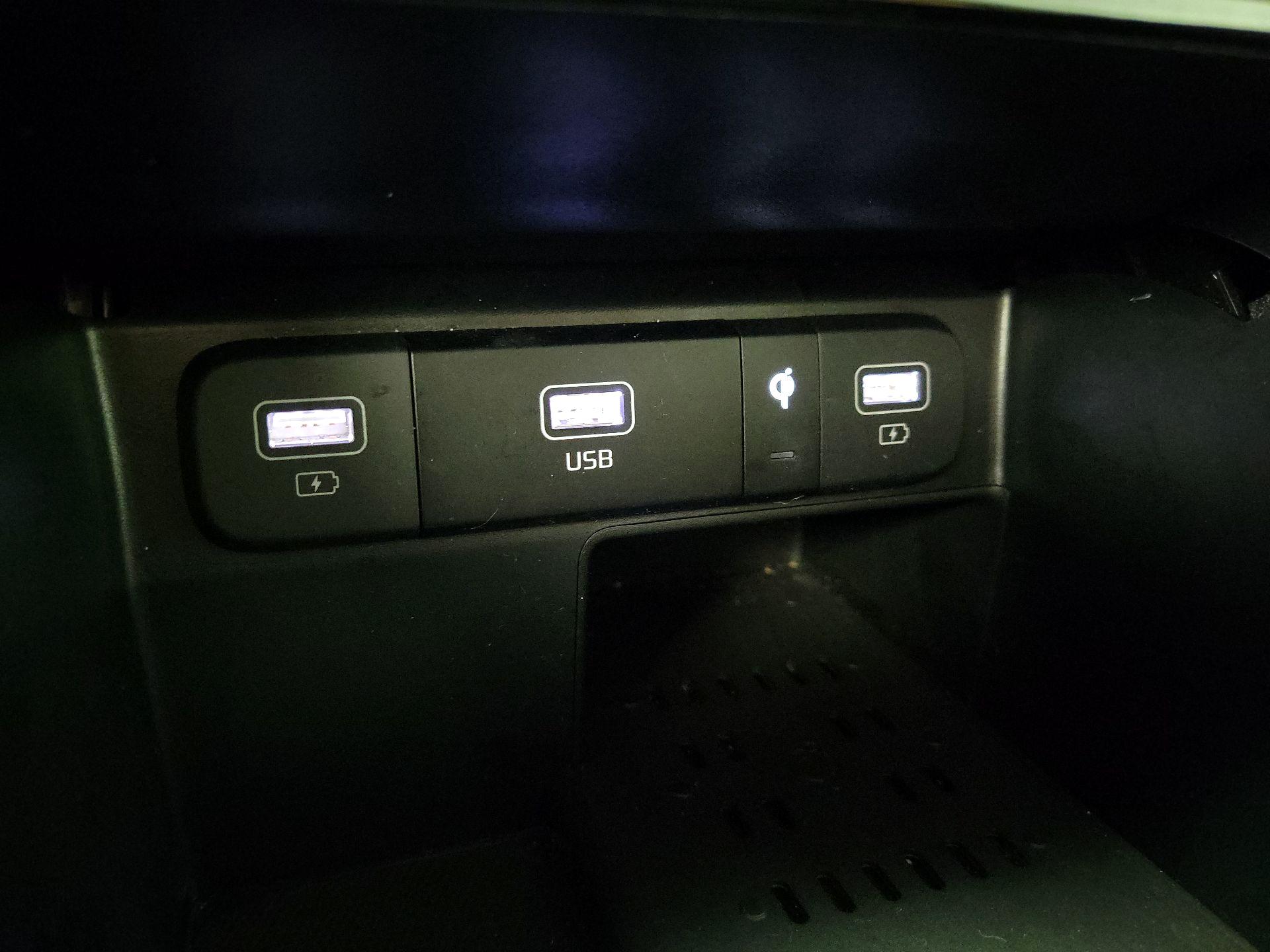 Thumbnail: 2023 Kia Sorento - 18