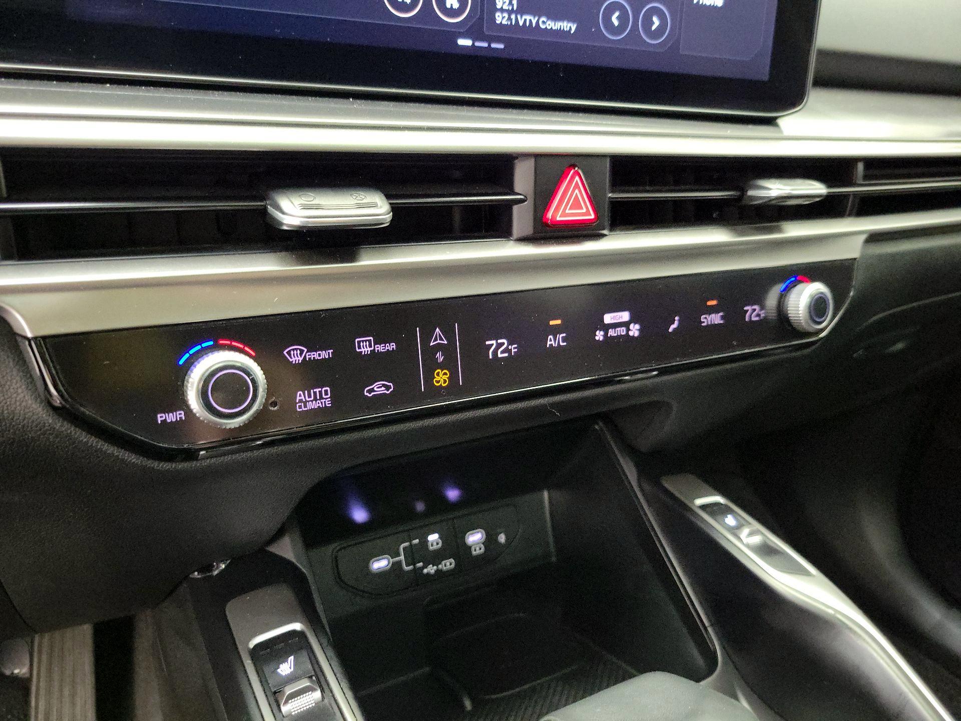 Thumbnail: 2024 Kia Sorento - 17