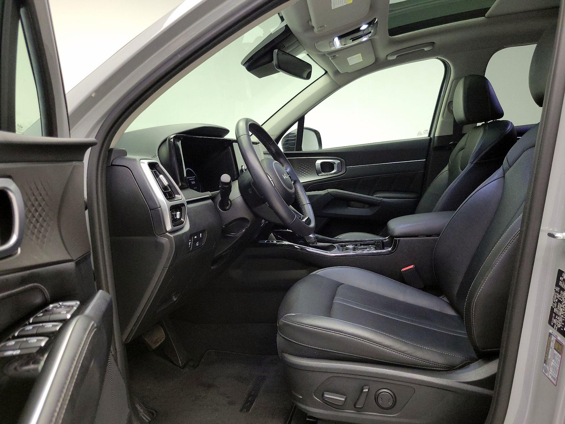 Thumbnail: 2023 Kia Sorento - 11