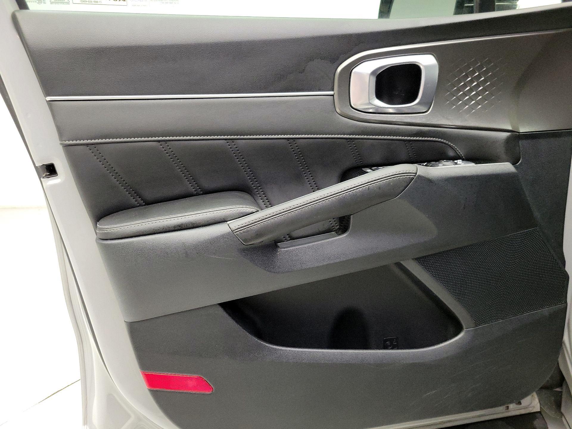 Thumbnail: 2023 Kia Sorento - 12