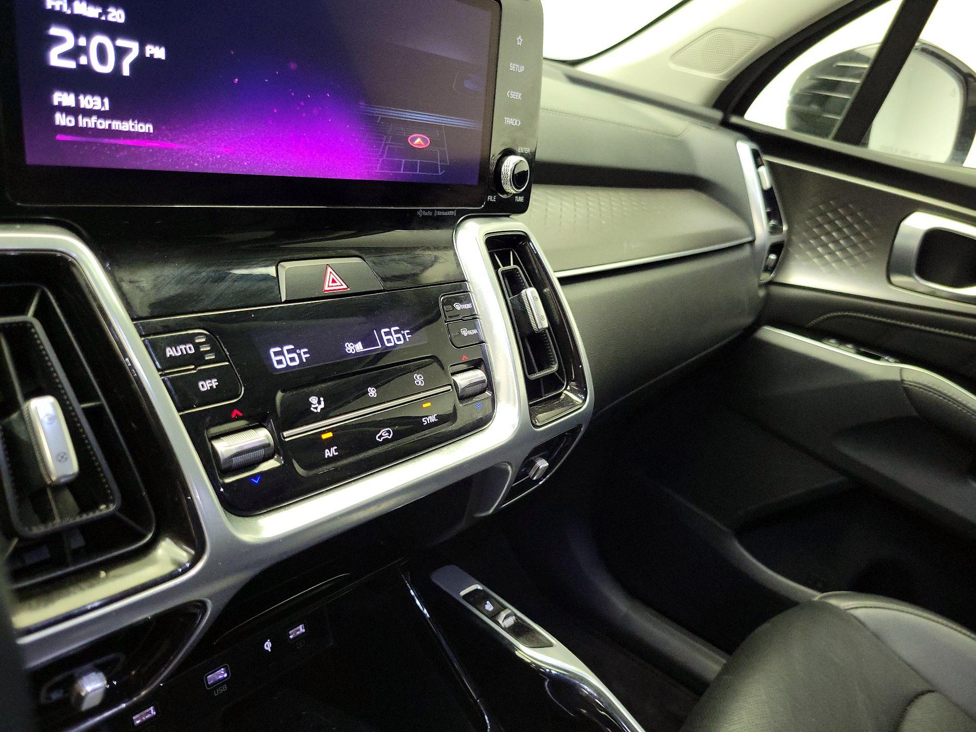 Thumbnail: 2023 Kia Sorento - 17