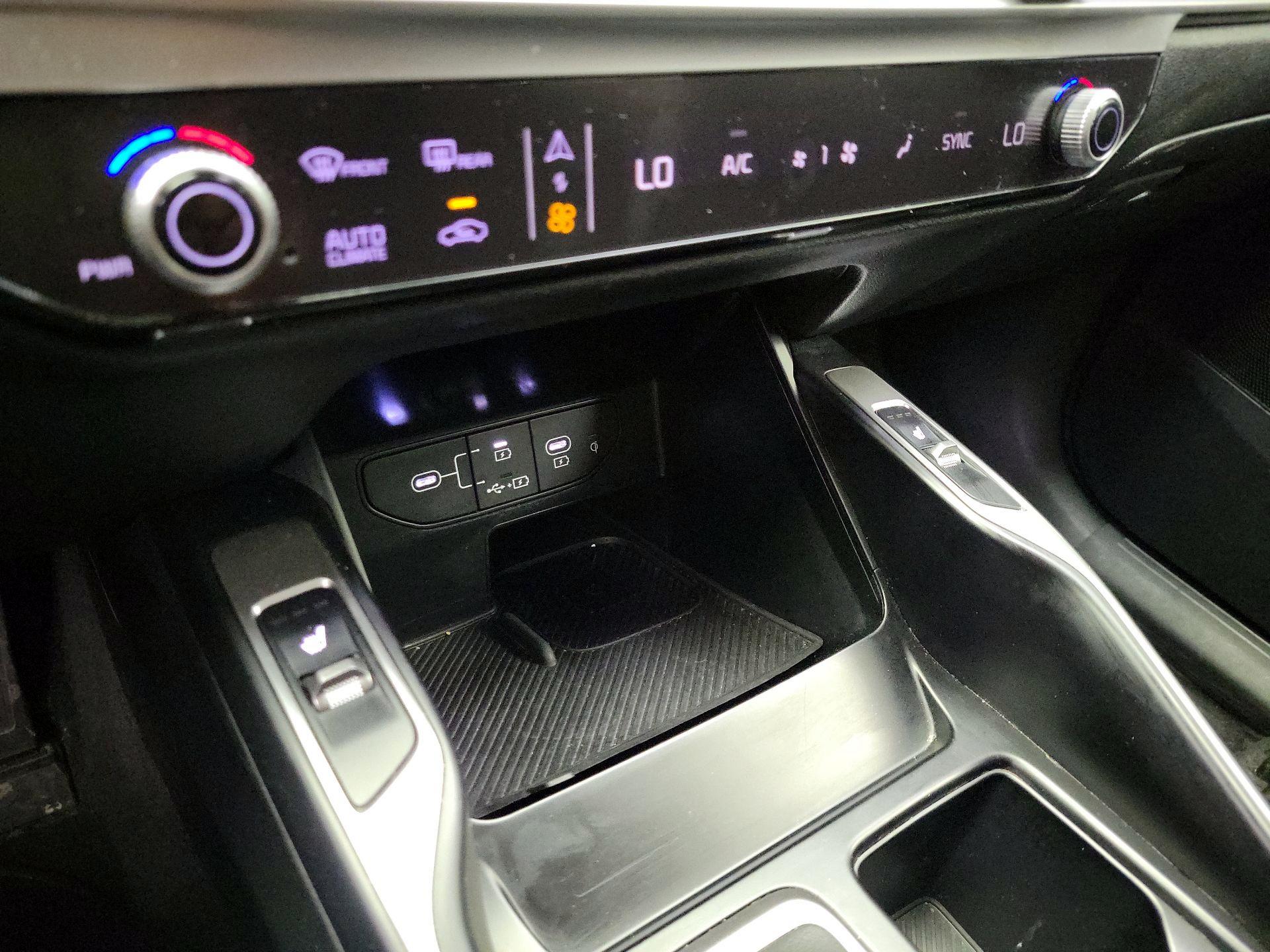 Thumbnail: 2024 Kia Sorento - 17