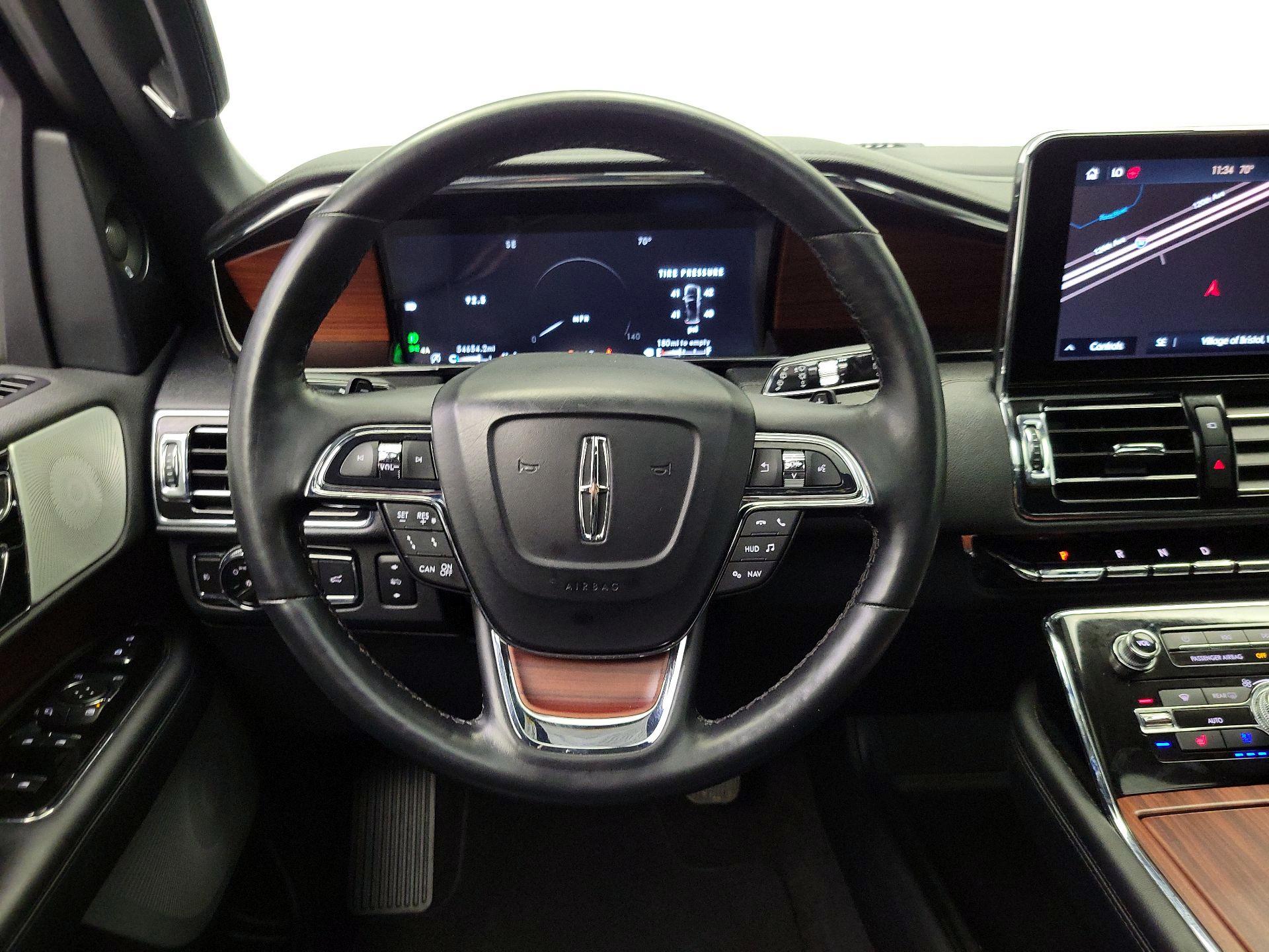 Thumbnail: 2021 Lincoln Navigator L - 10