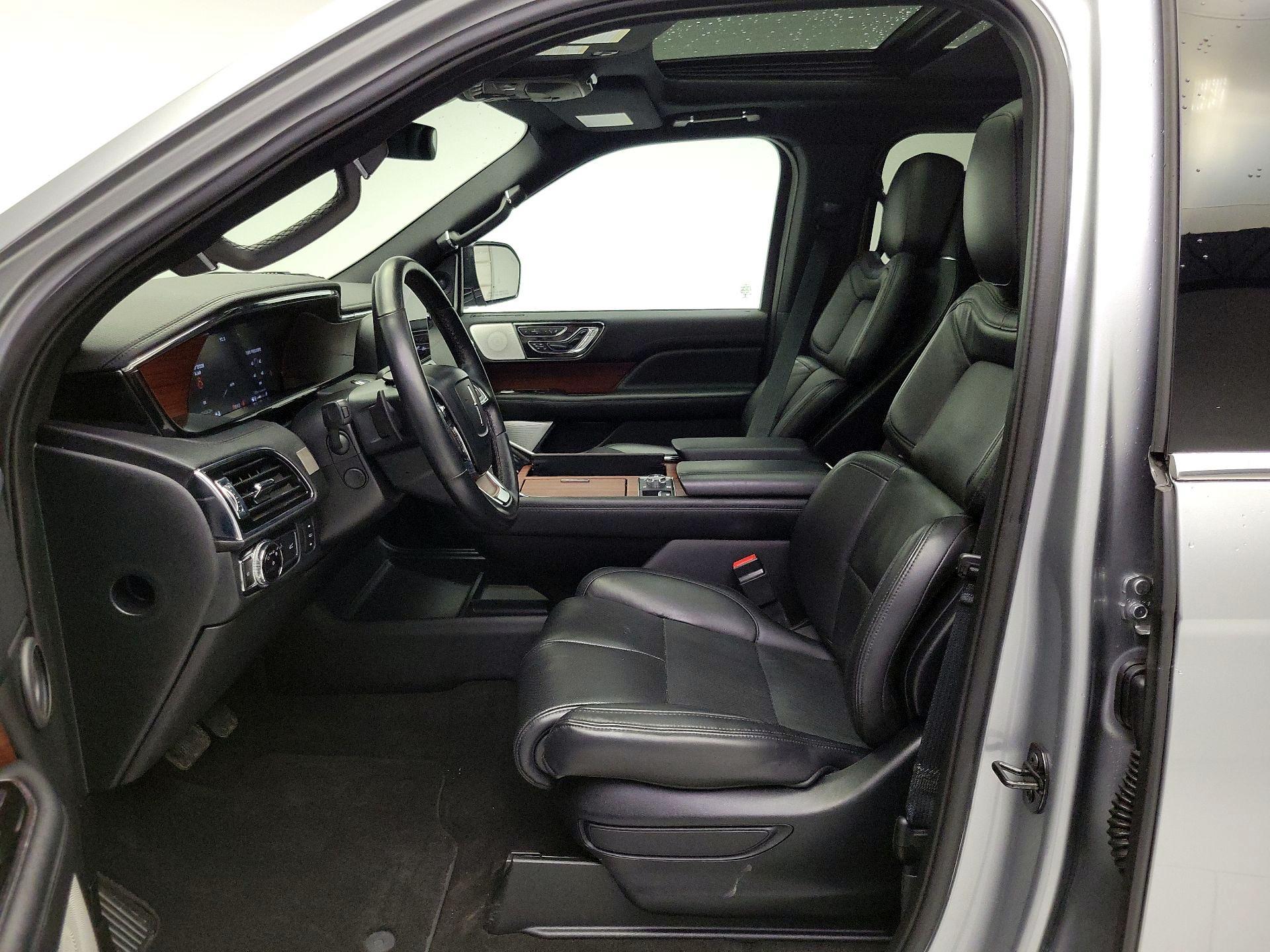 Thumbnail: 2021 Lincoln Navigator L - 11