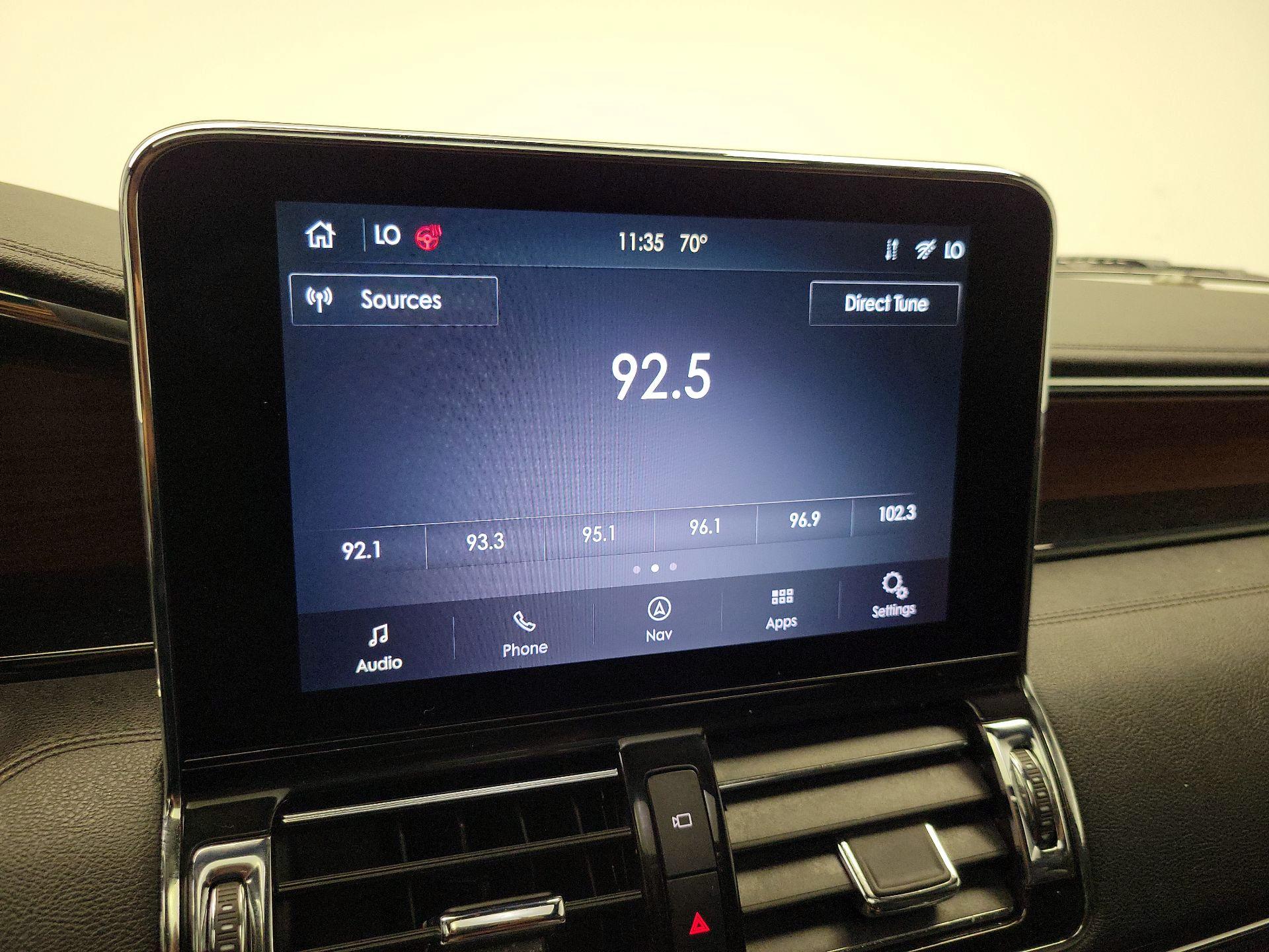 Thumbnail: 2021 Lincoln Navigator L - 16