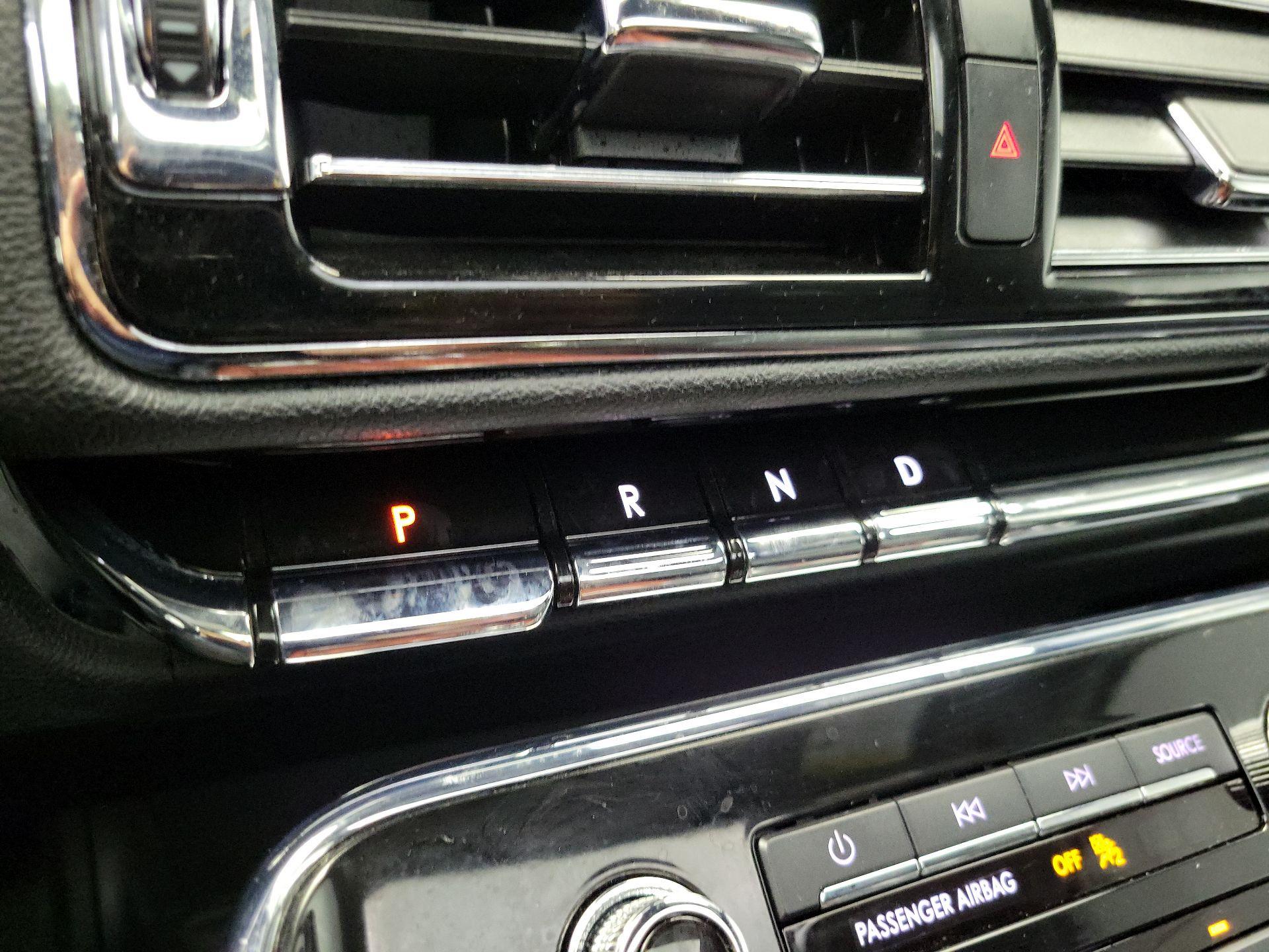 Thumbnail: 2021 Lincoln Navigator L - 18