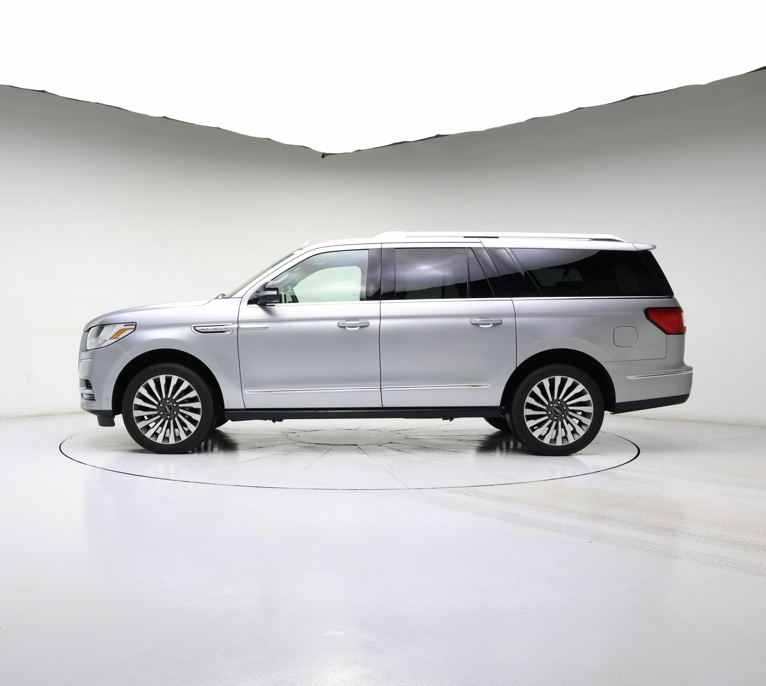 Thumbnail: 2021 Lincoln Navigator L - 3