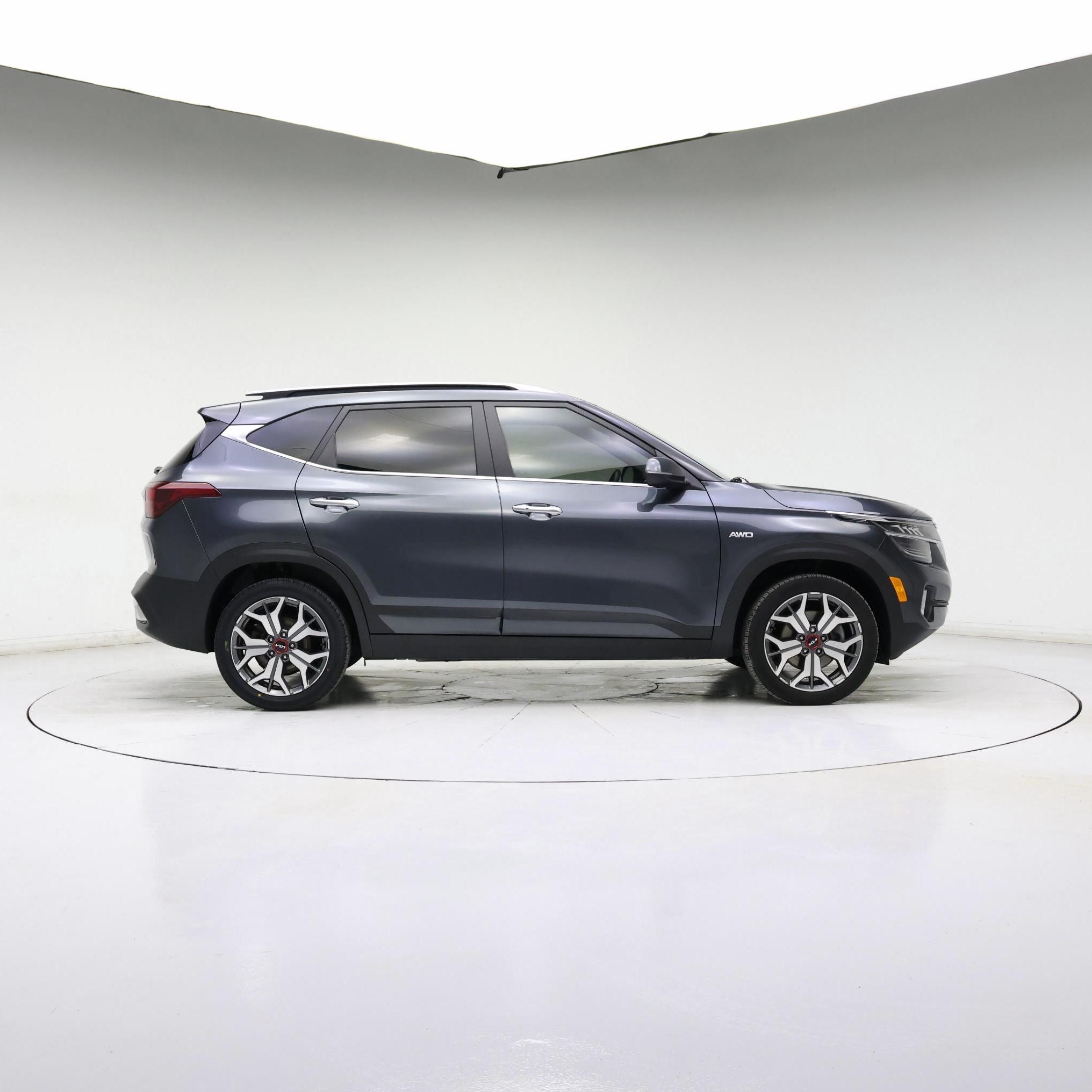 Thumbnail: 2023 Kia Seltos - 3