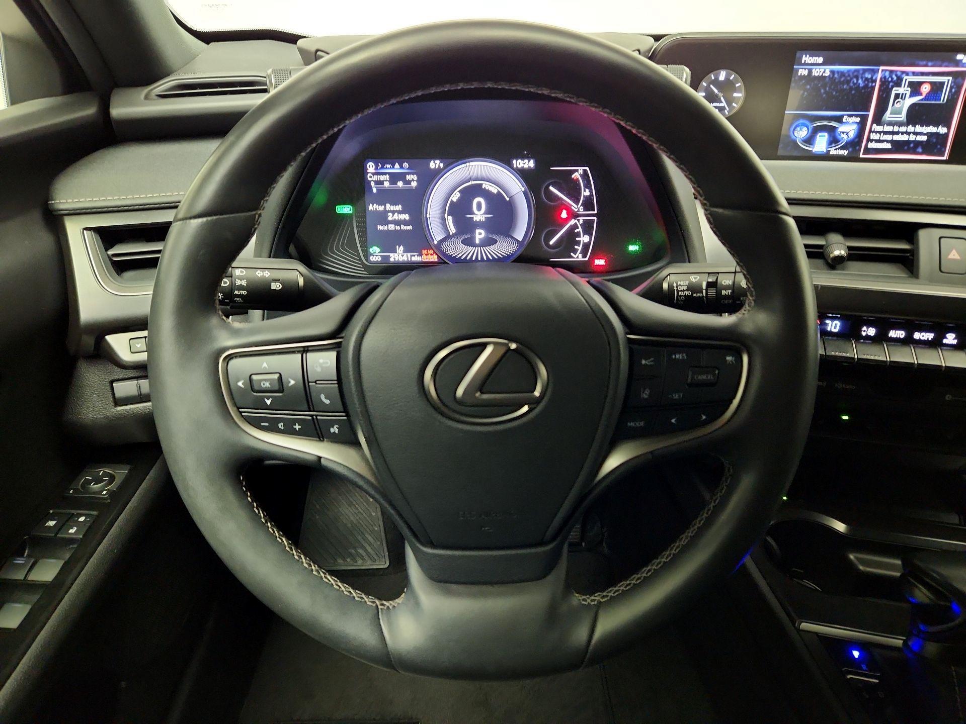 Thumbnail: 2022 Lexus UX - 10