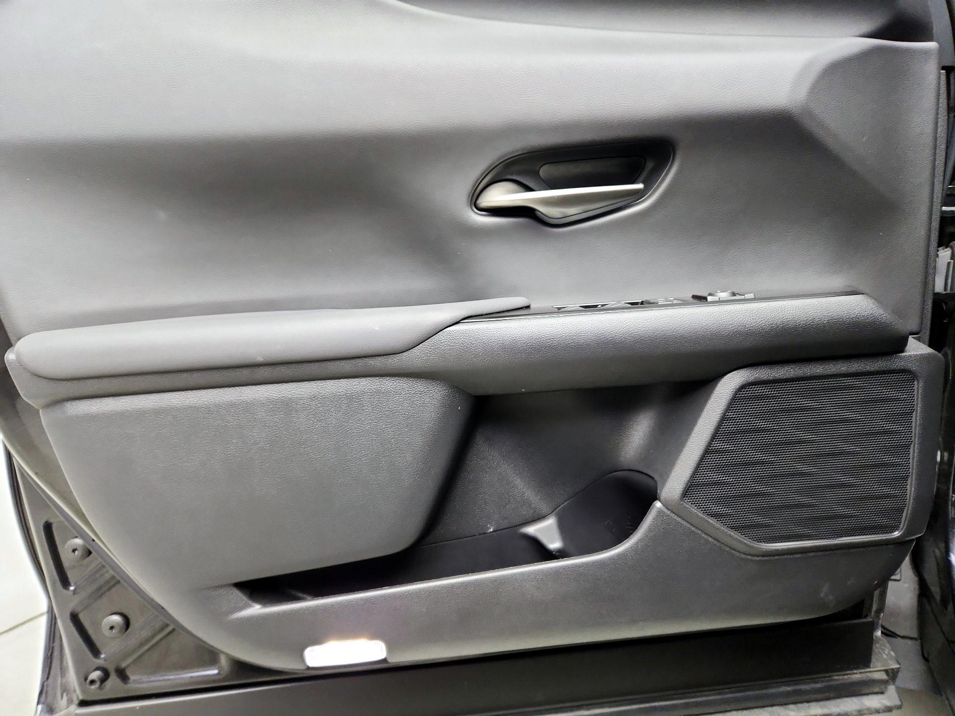 Thumbnail: 2022 Lexus UX - 12