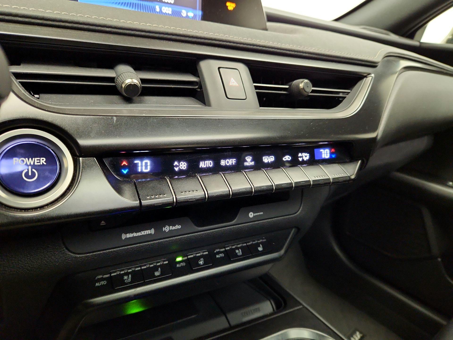 Thumbnail: 2022 Lexus UX - 16