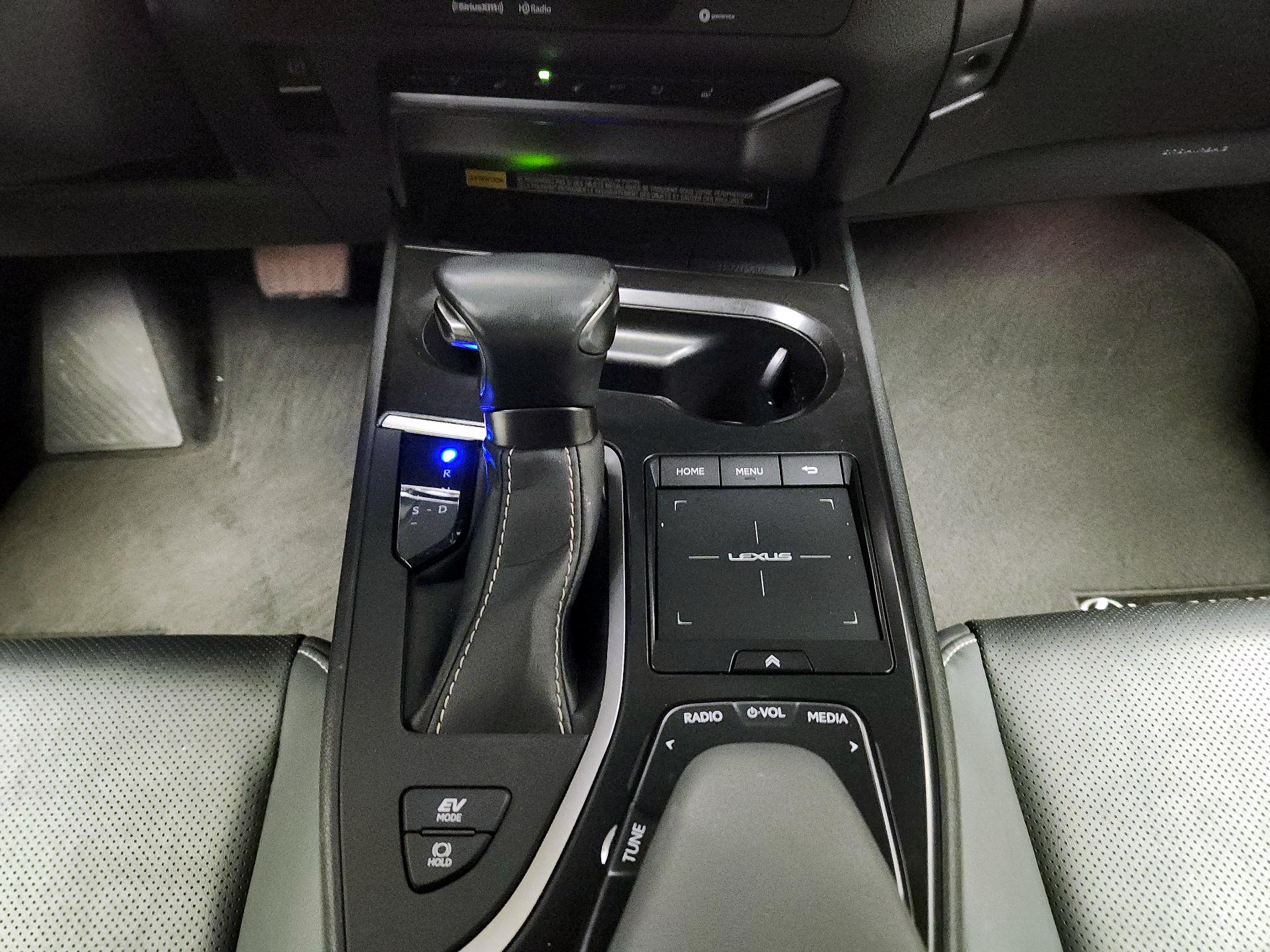 Thumbnail: 2022 Lexus UX - 17