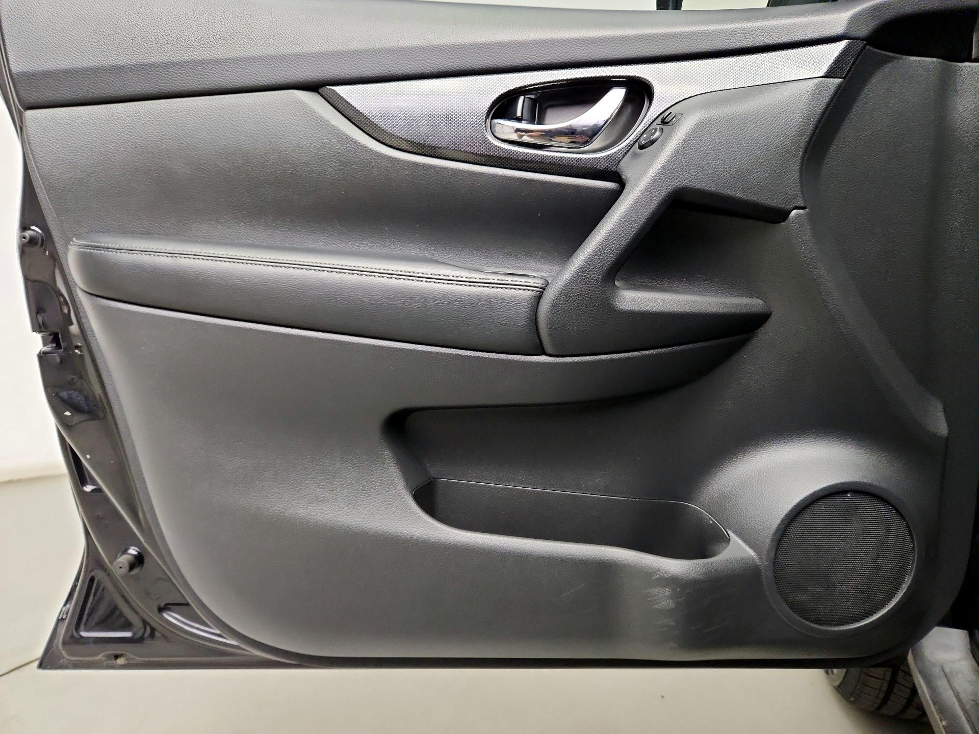 Thumbnail: 2016 Nissan Rogue - 12