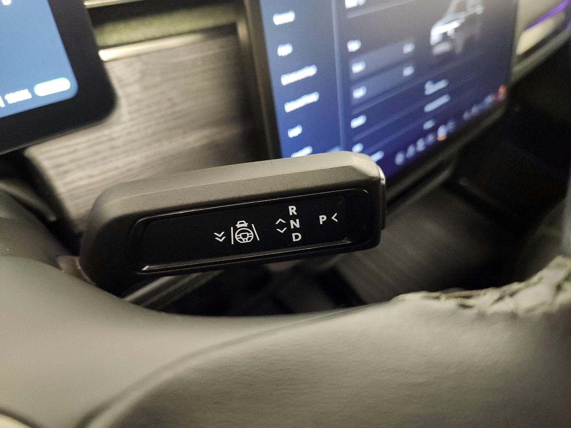 Thumbnail: 2023 Rivian R1S - 17