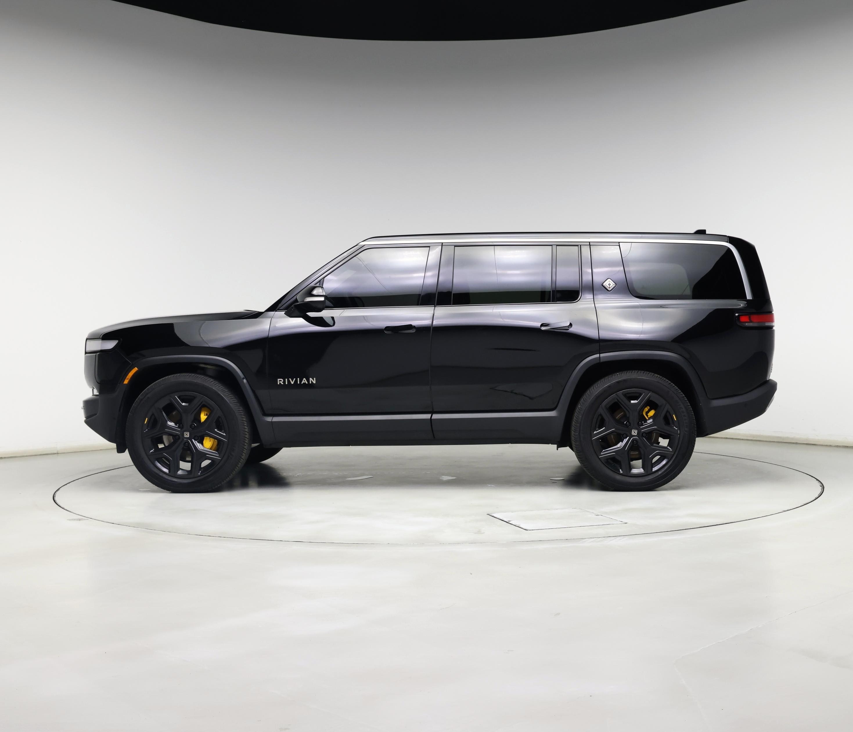 Thumbnail: 2023 Rivian R1S - 3