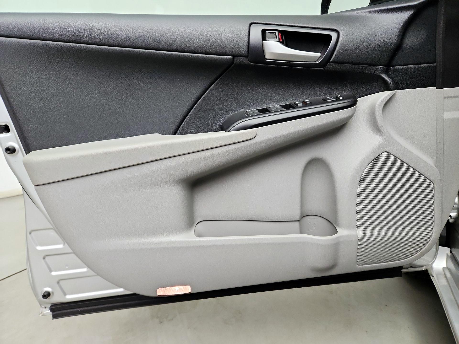 Thumbnail: 2014 Toyota Camry - 12