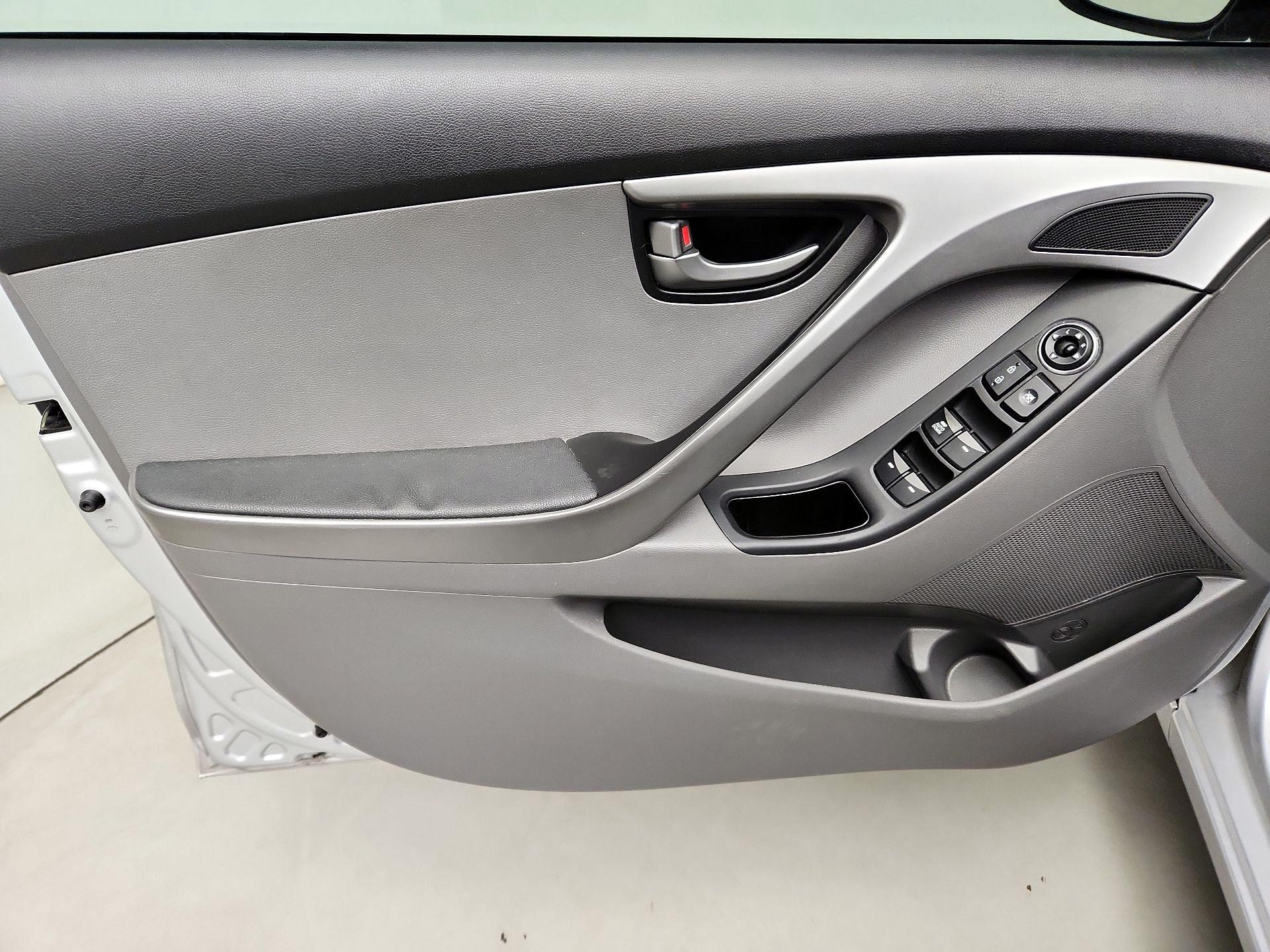 Thumbnail: 2015 Hyundai Elantra - 12