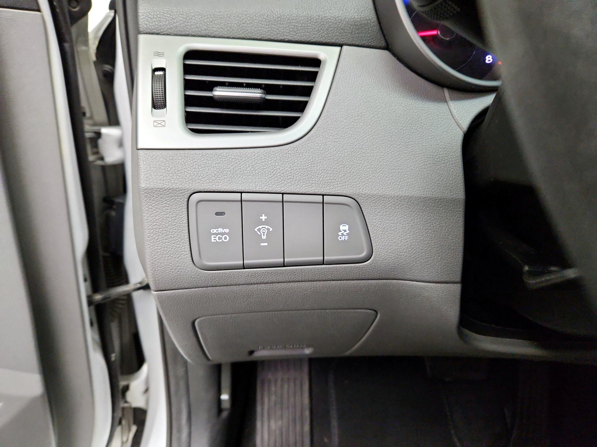 Thumbnail: 2015 Hyundai Elantra - 13