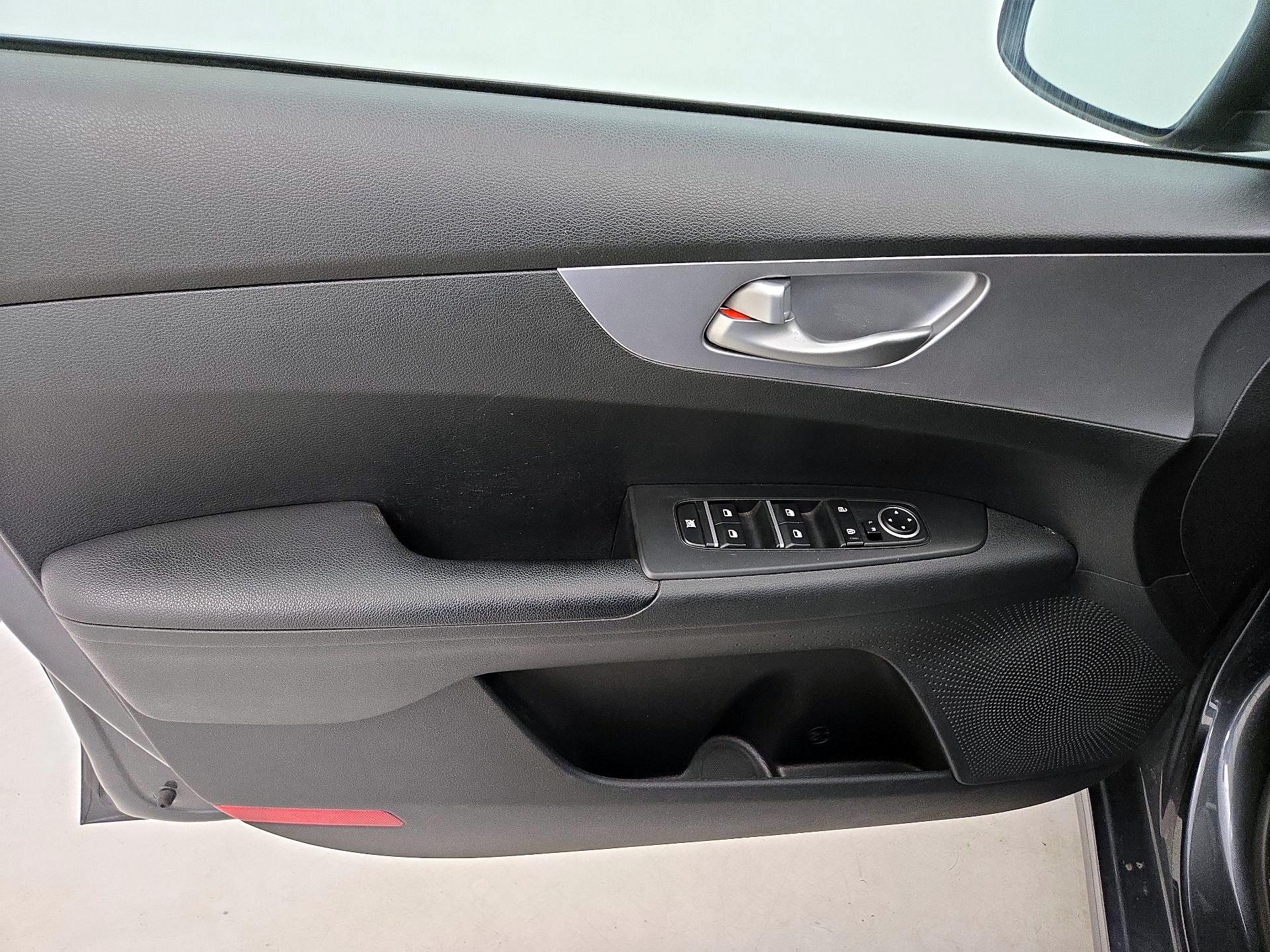 Thumbnail: 2022 Kia Forte - 12