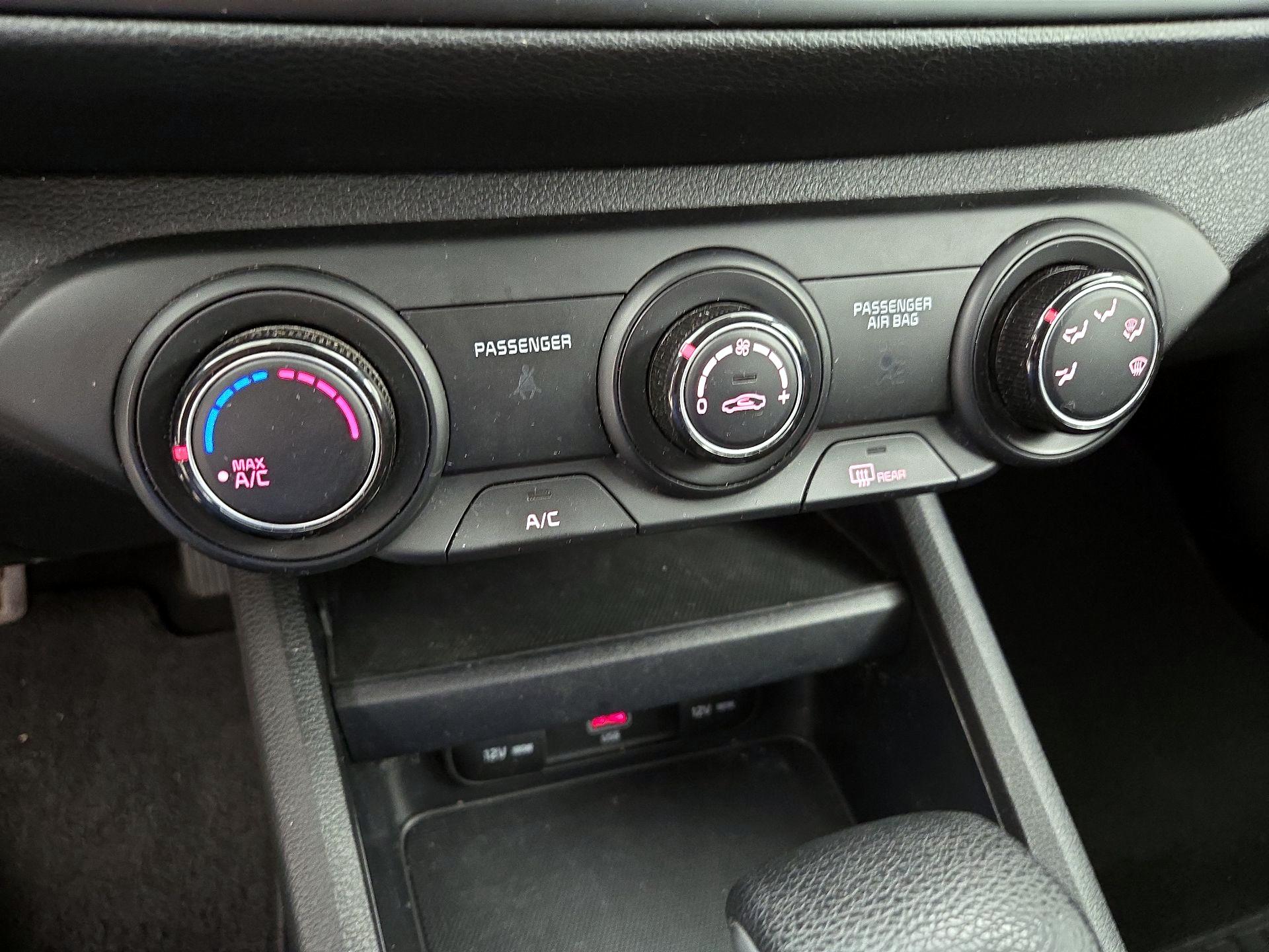 Thumbnail: 2022 Kia Forte - 16