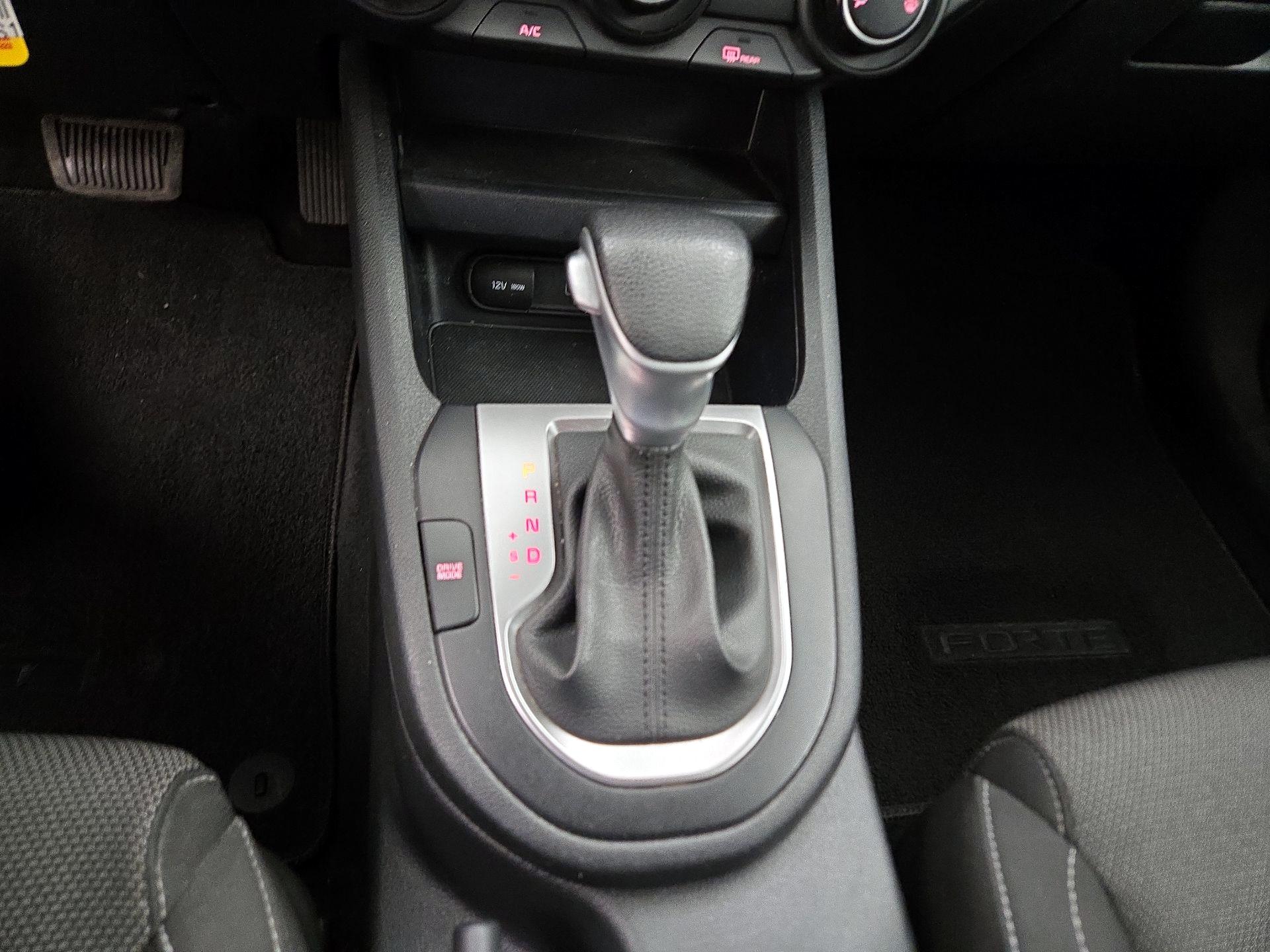 Thumbnail: 2022 Kia Forte - 17