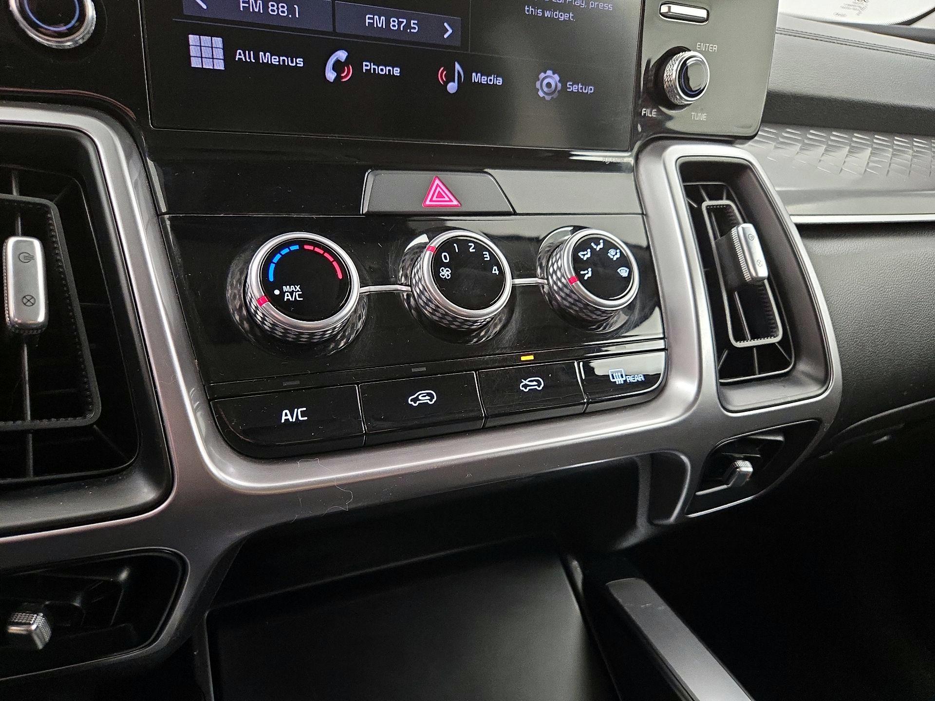 Thumbnail: 2023 Kia Sorento - 16