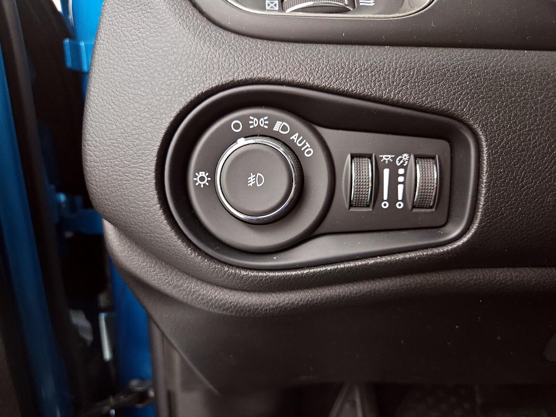 Thumbnail: 2022 Jeep Renegade - 13