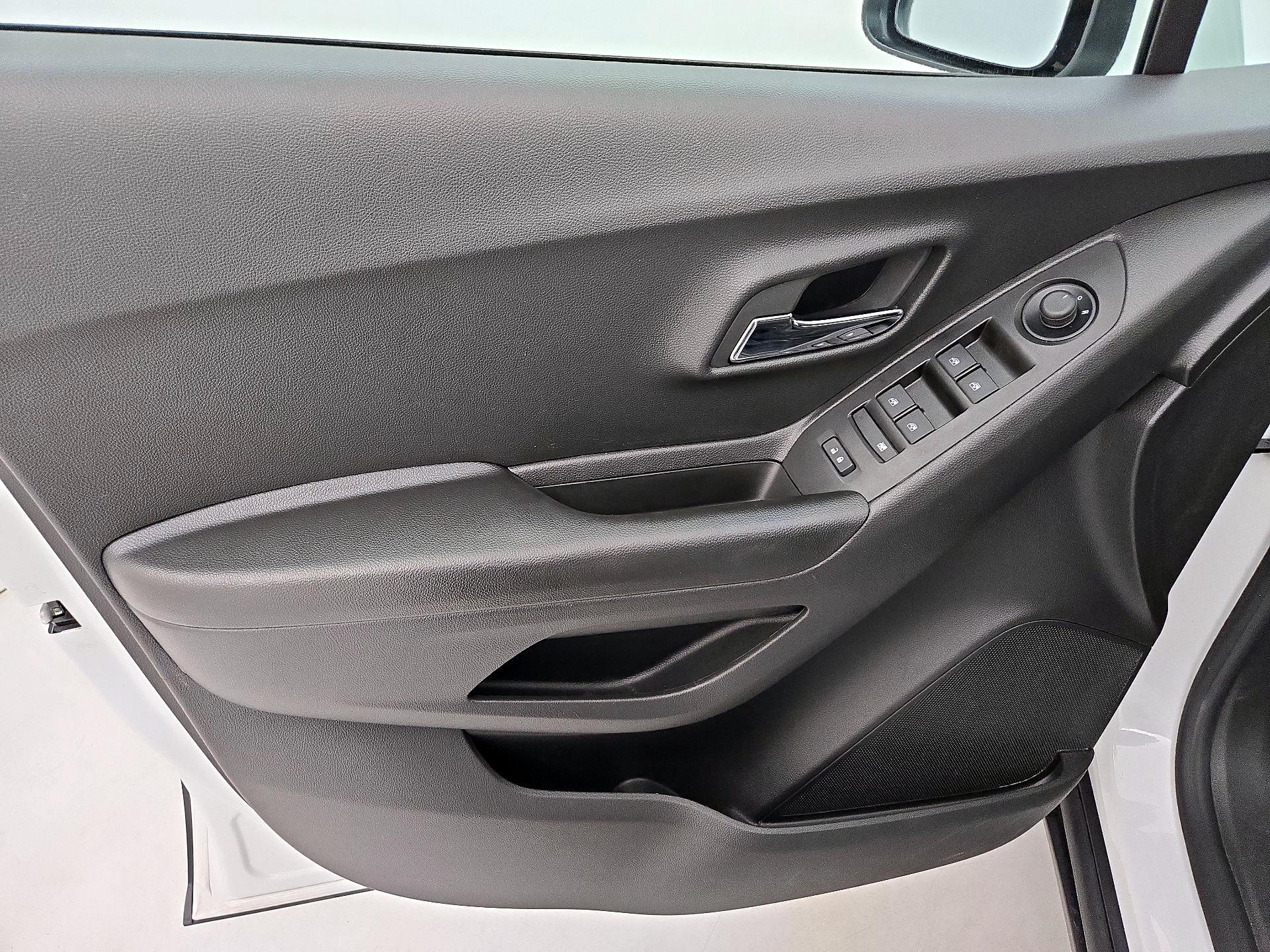 Thumbnail: 2022 Chevrolet Trax - 12