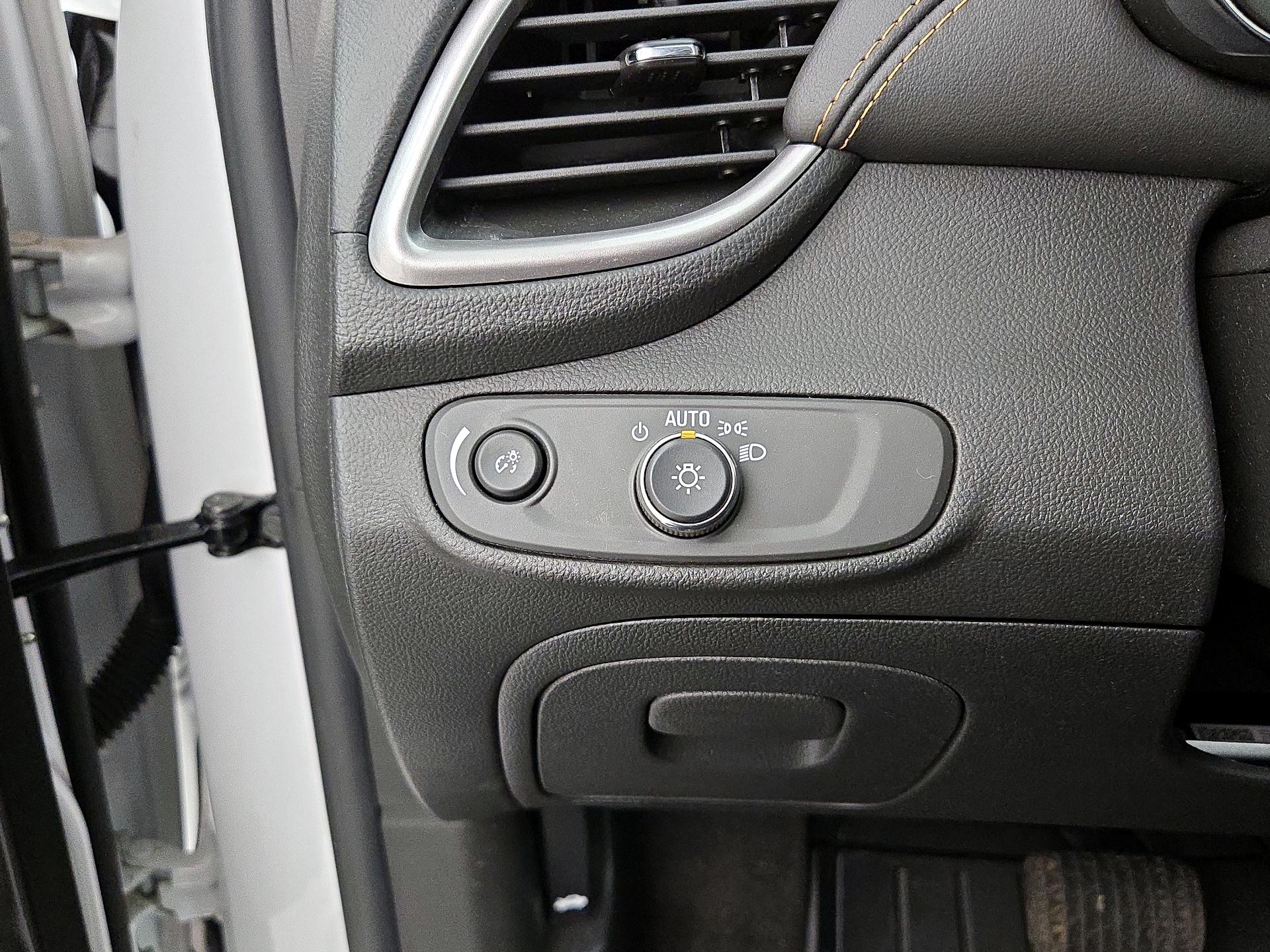 Thumbnail: 2022 Chevrolet Trax - 13