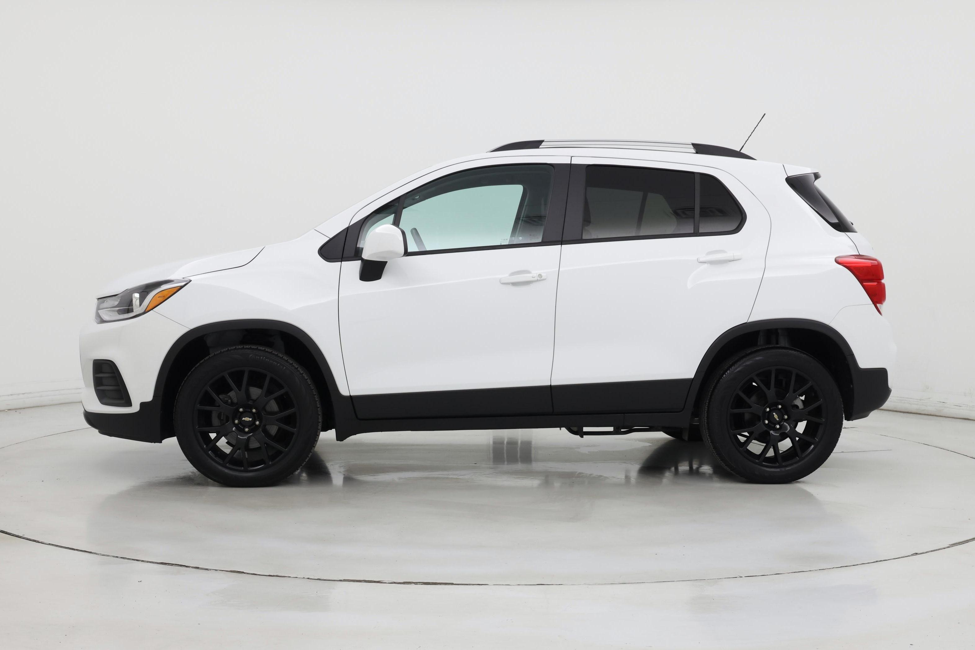 Thumbnail: 2022 Chevrolet Trax - 3