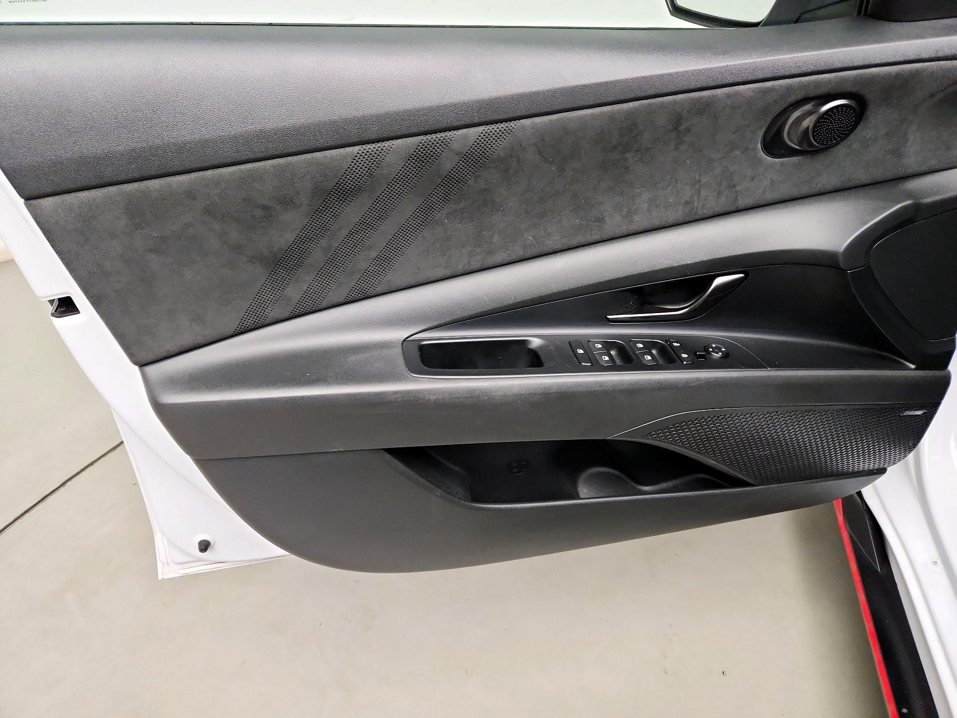 Thumbnail: 2022 Hyundai Elantra - 12