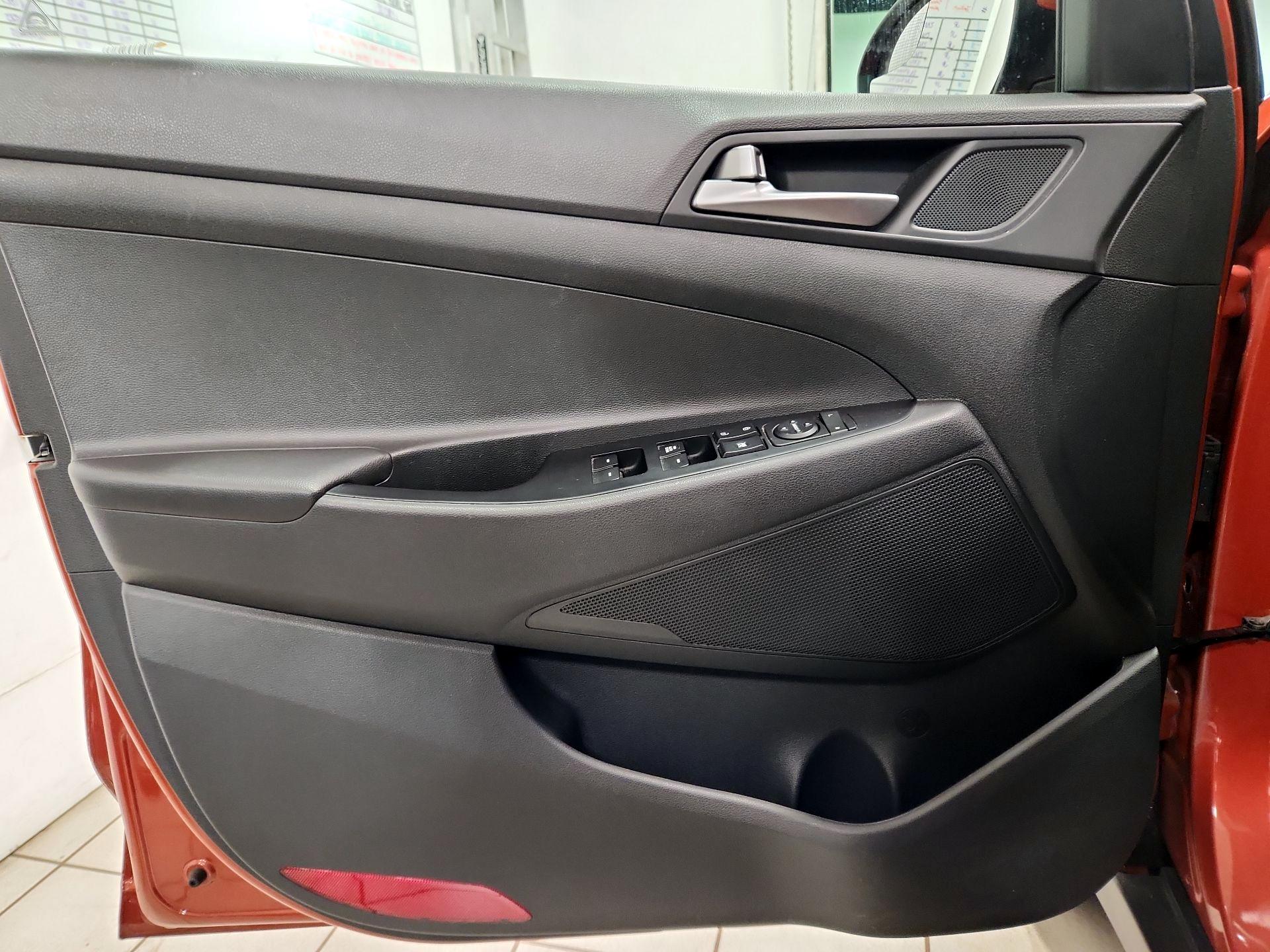 Thumbnail: 2018 Hyundai Tucson - 12