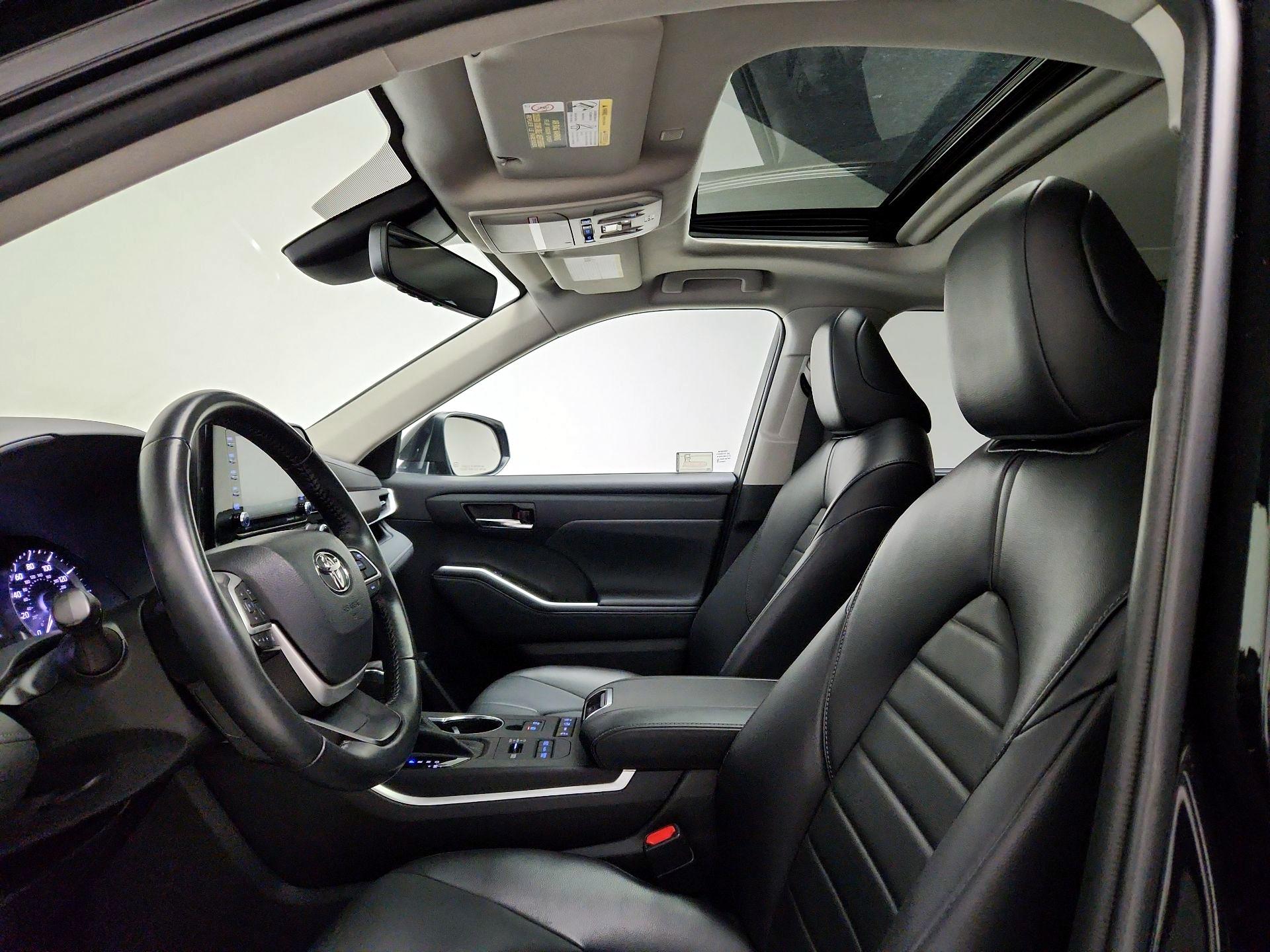 Thumbnail: 2022 Toyota Highlander - 19