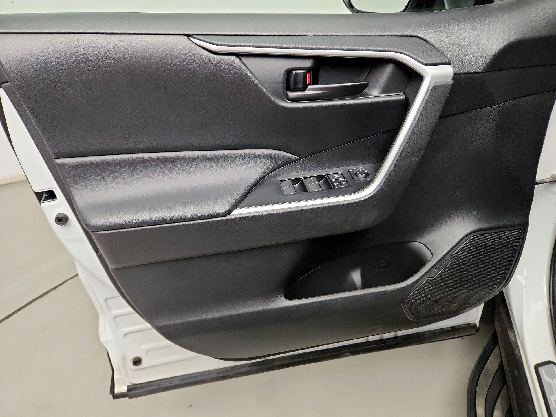 Thumbnail: 2023 Toyota RAV4 - 12