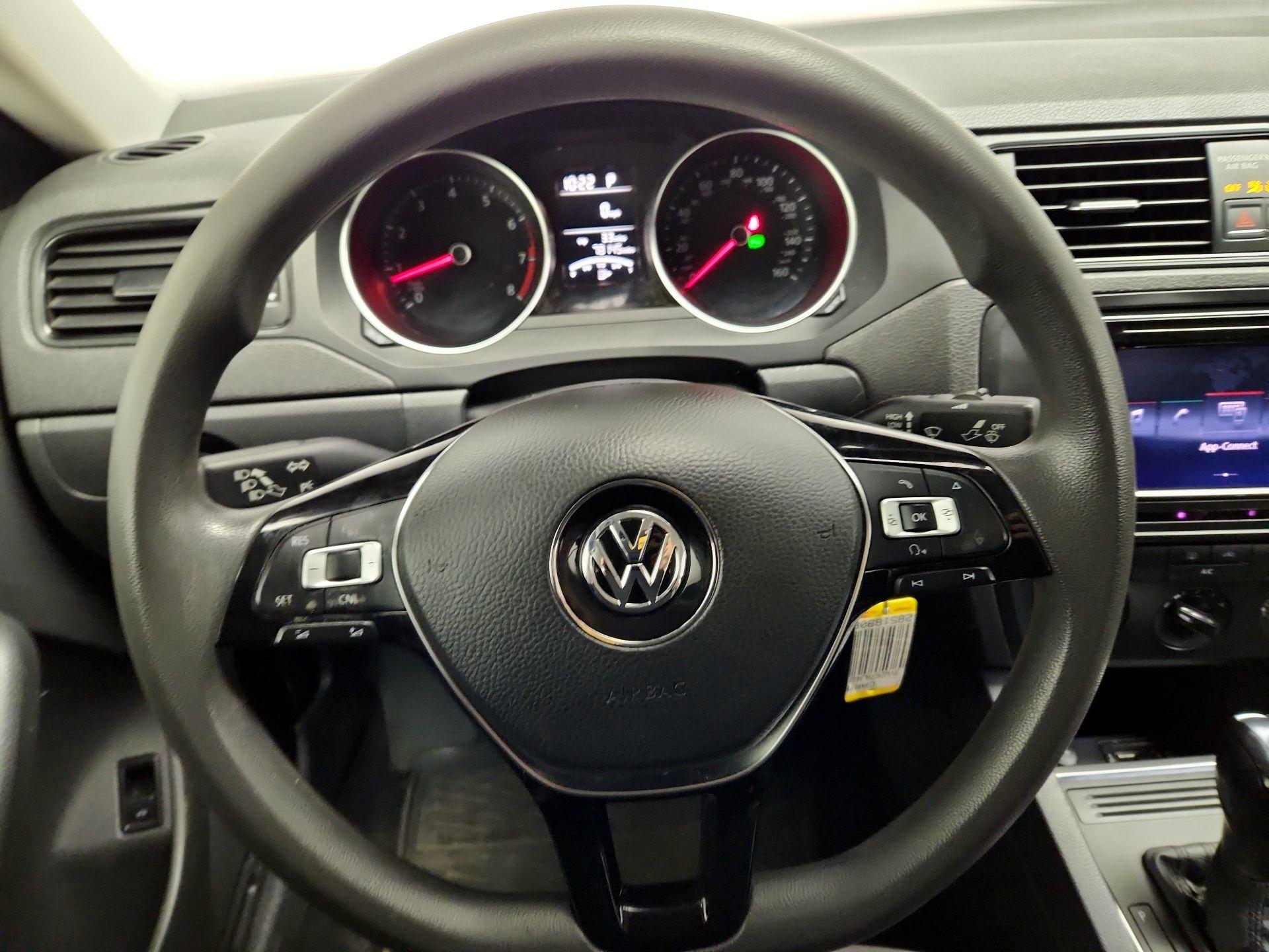 Thumbnail: 2016 Volkswagen Jetta - 10