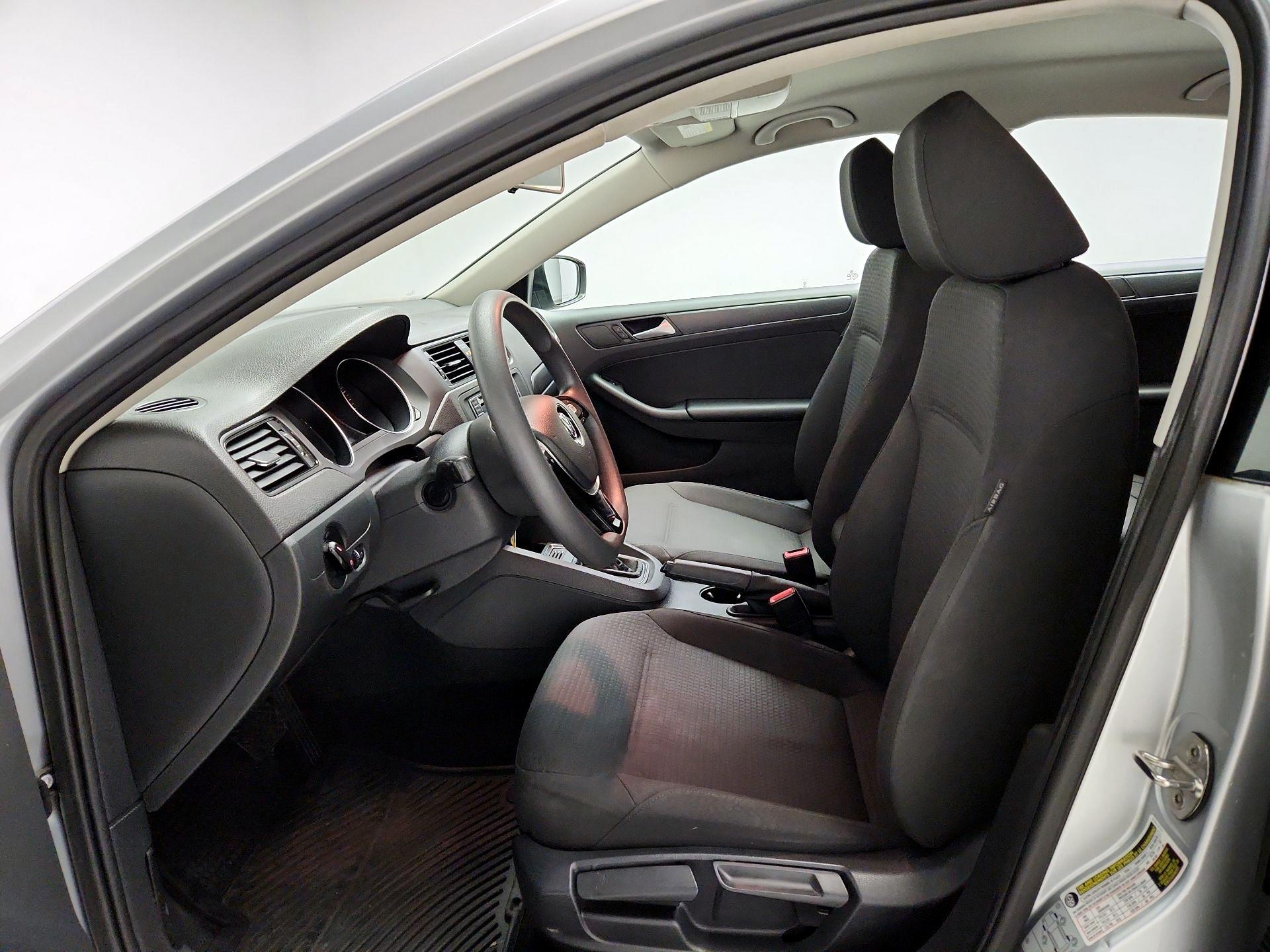 Thumbnail: 2016 Volkswagen Jetta - 11