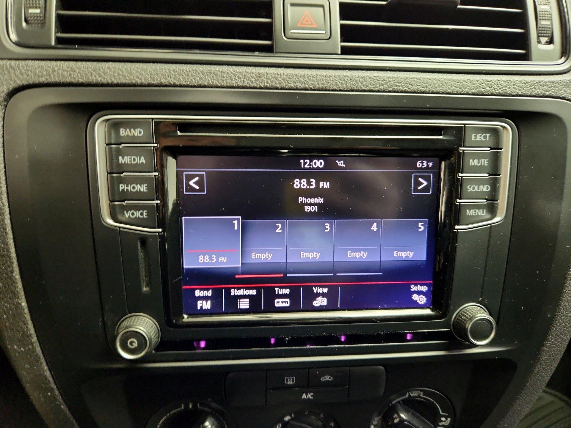 Thumbnail: 2016 Volkswagen Jetta - 15