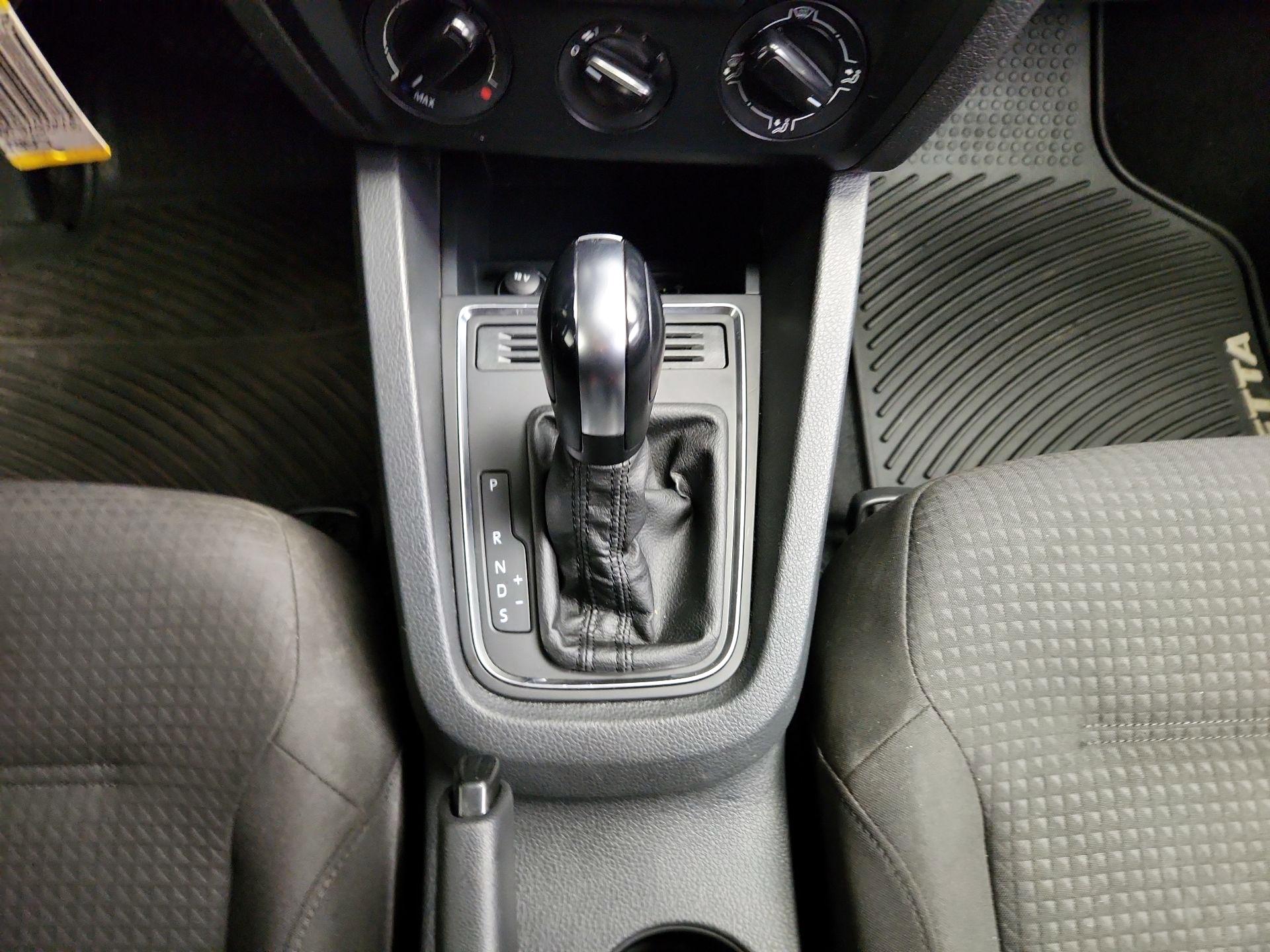 Thumbnail: 2016 Volkswagen Jetta - 17