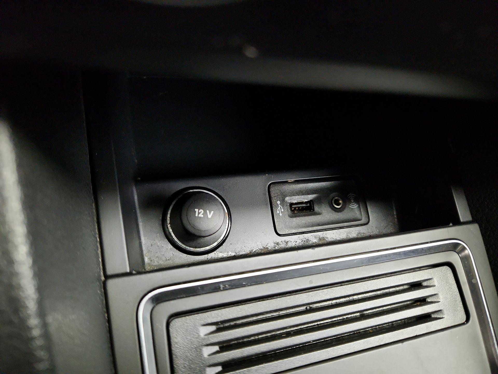 Thumbnail: 2016 Volkswagen Jetta - 18