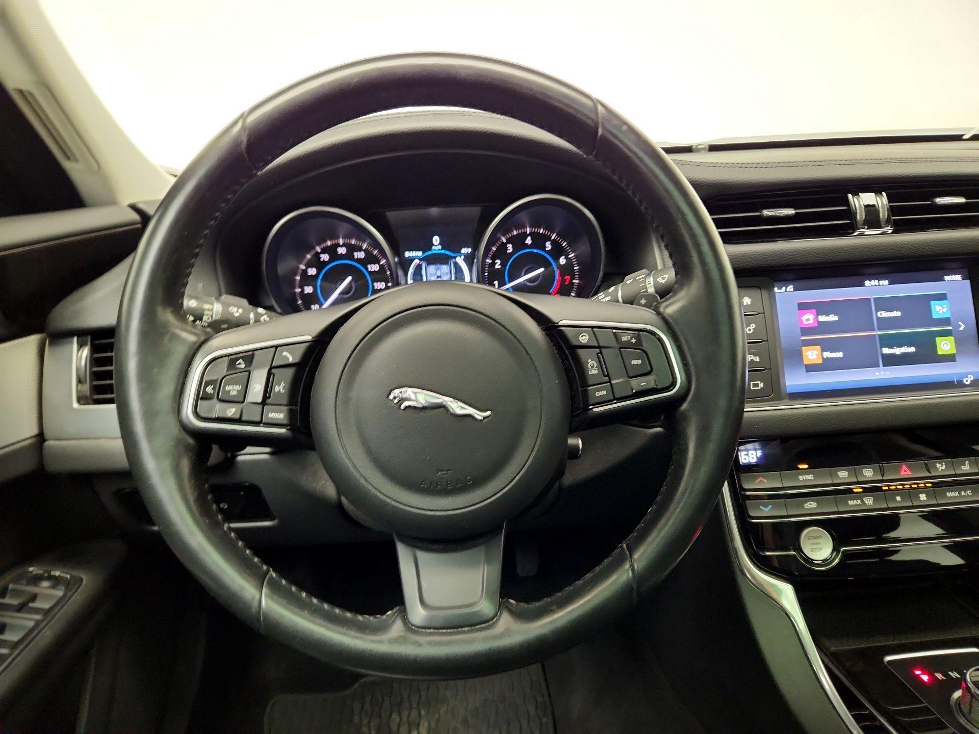 Thumbnail: 2016 Jaguar XF - 10