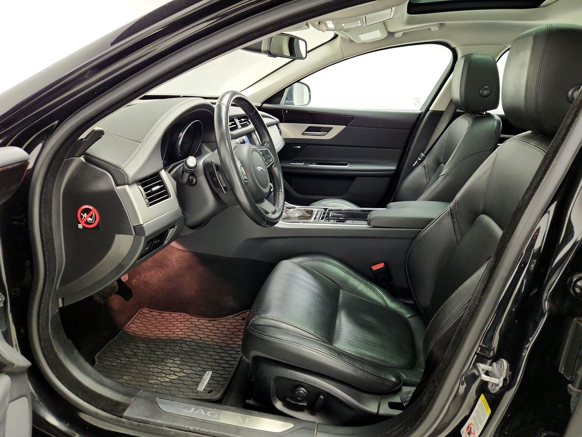 Thumbnail: 2016 Jaguar XF - 11