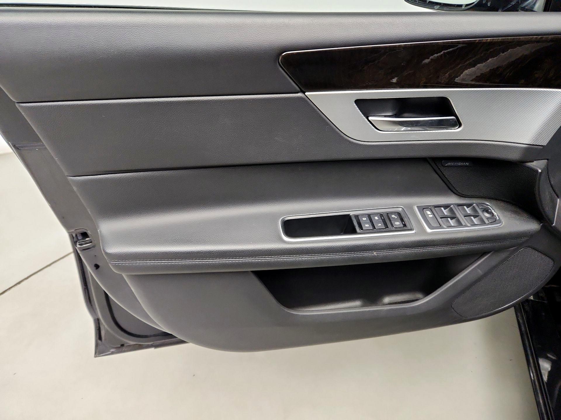 Thumbnail: 2016 Jaguar XF - 12